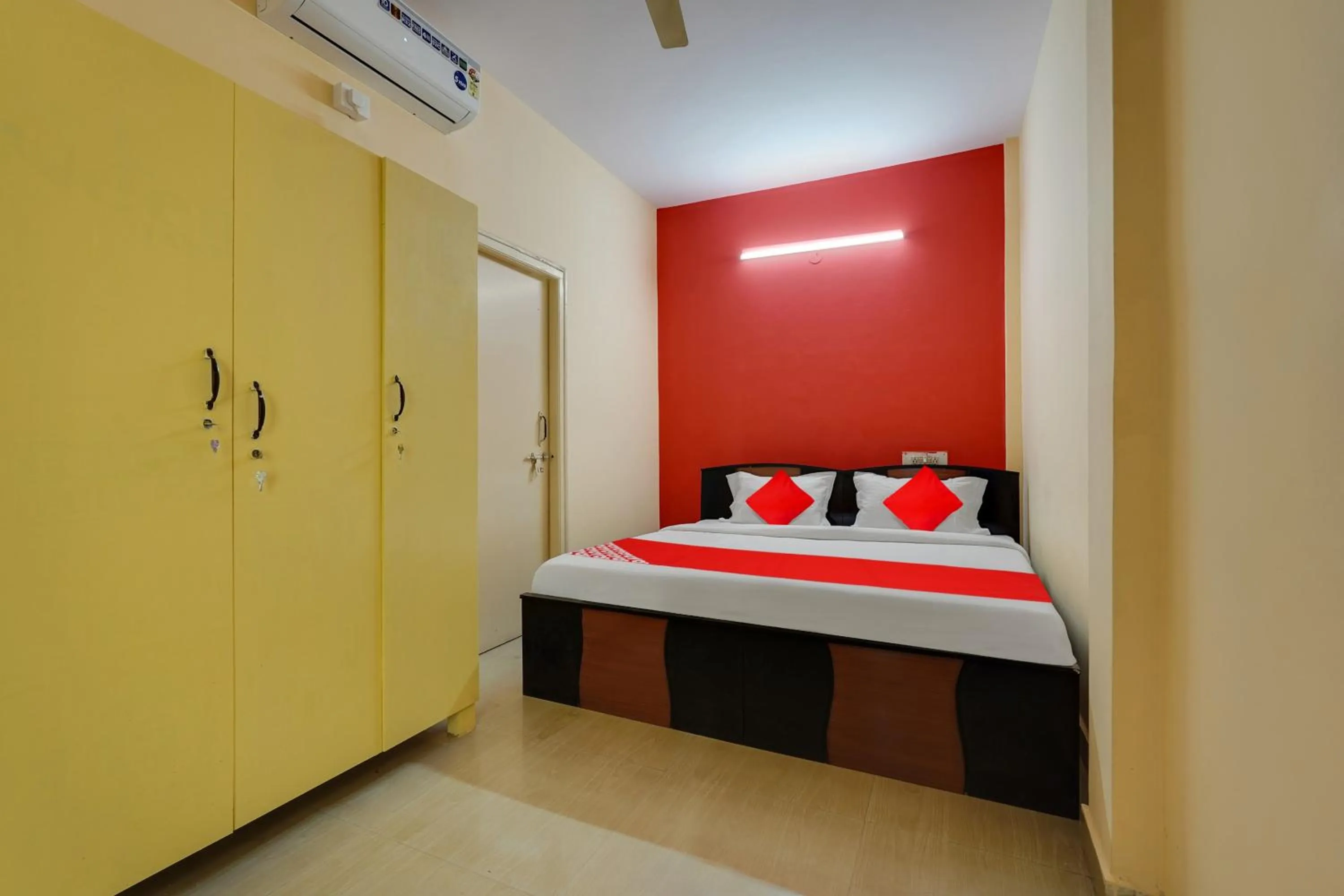 Bedroom, Bed in Hotel O Lakshmana Hotel