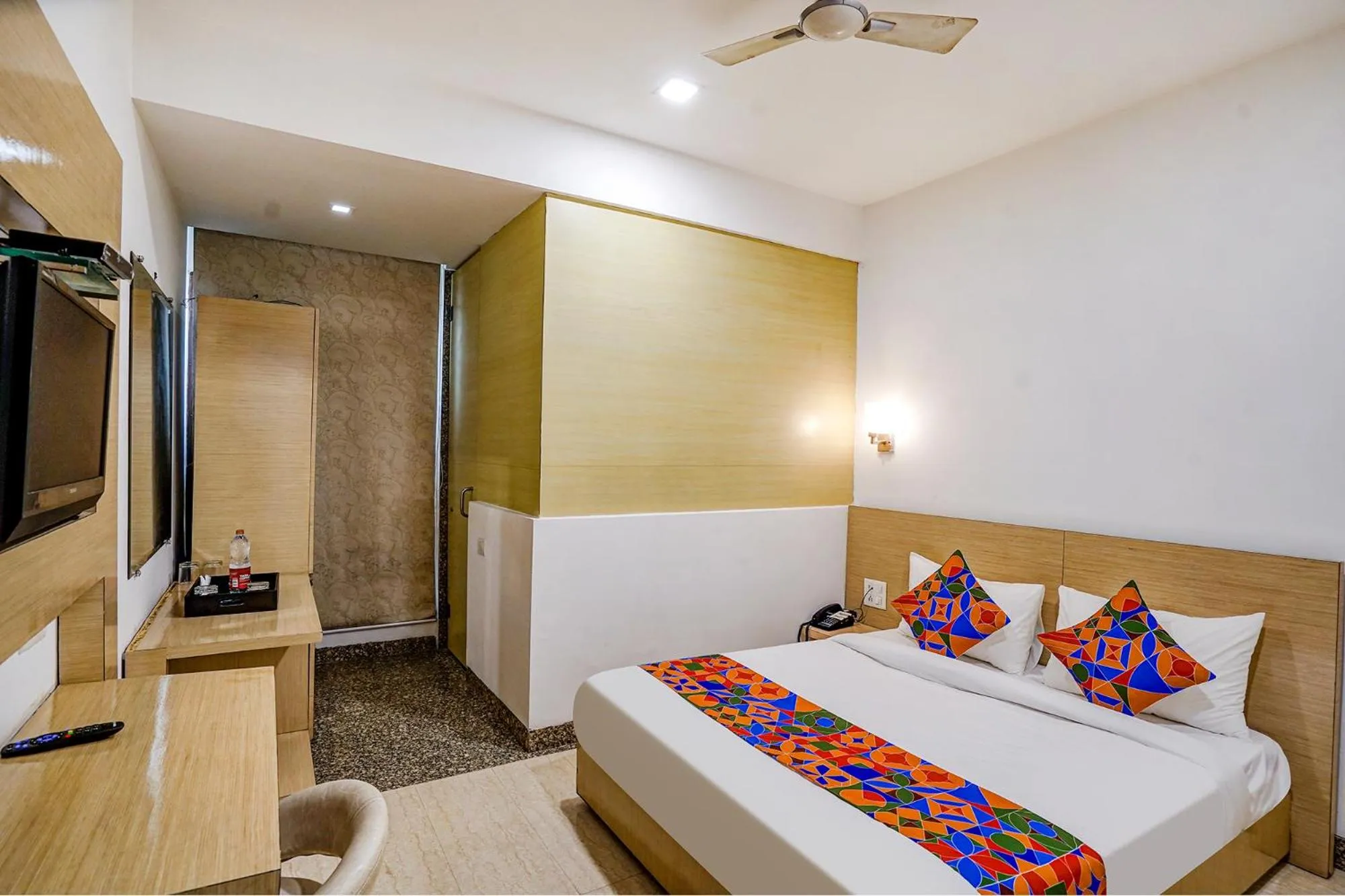 Communal lounge/ TV room, Bed in FabExpress Vasundhara Suits