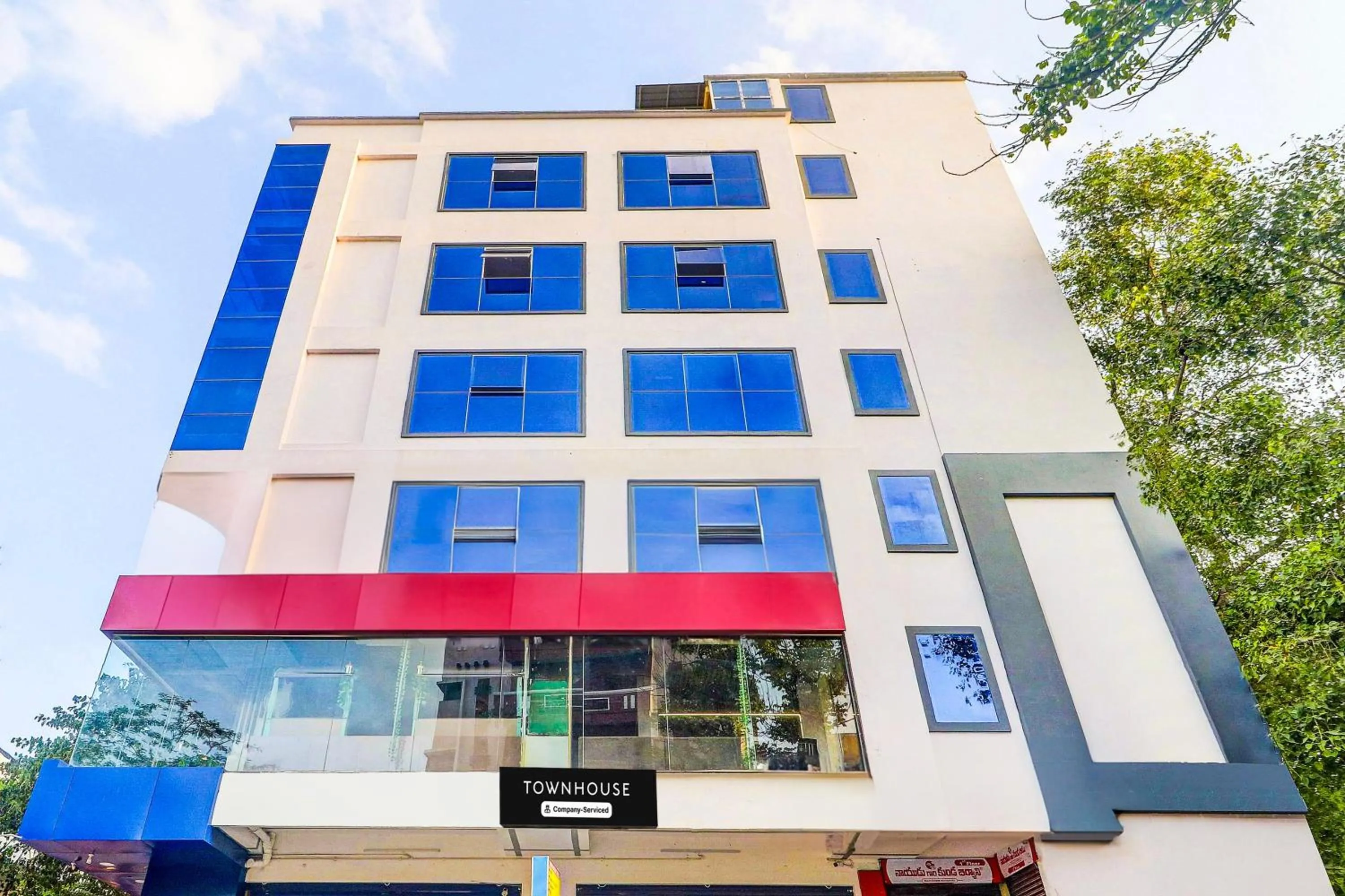 Facade/entrance in Super Townhouse SR Nagar Near RCC Premier