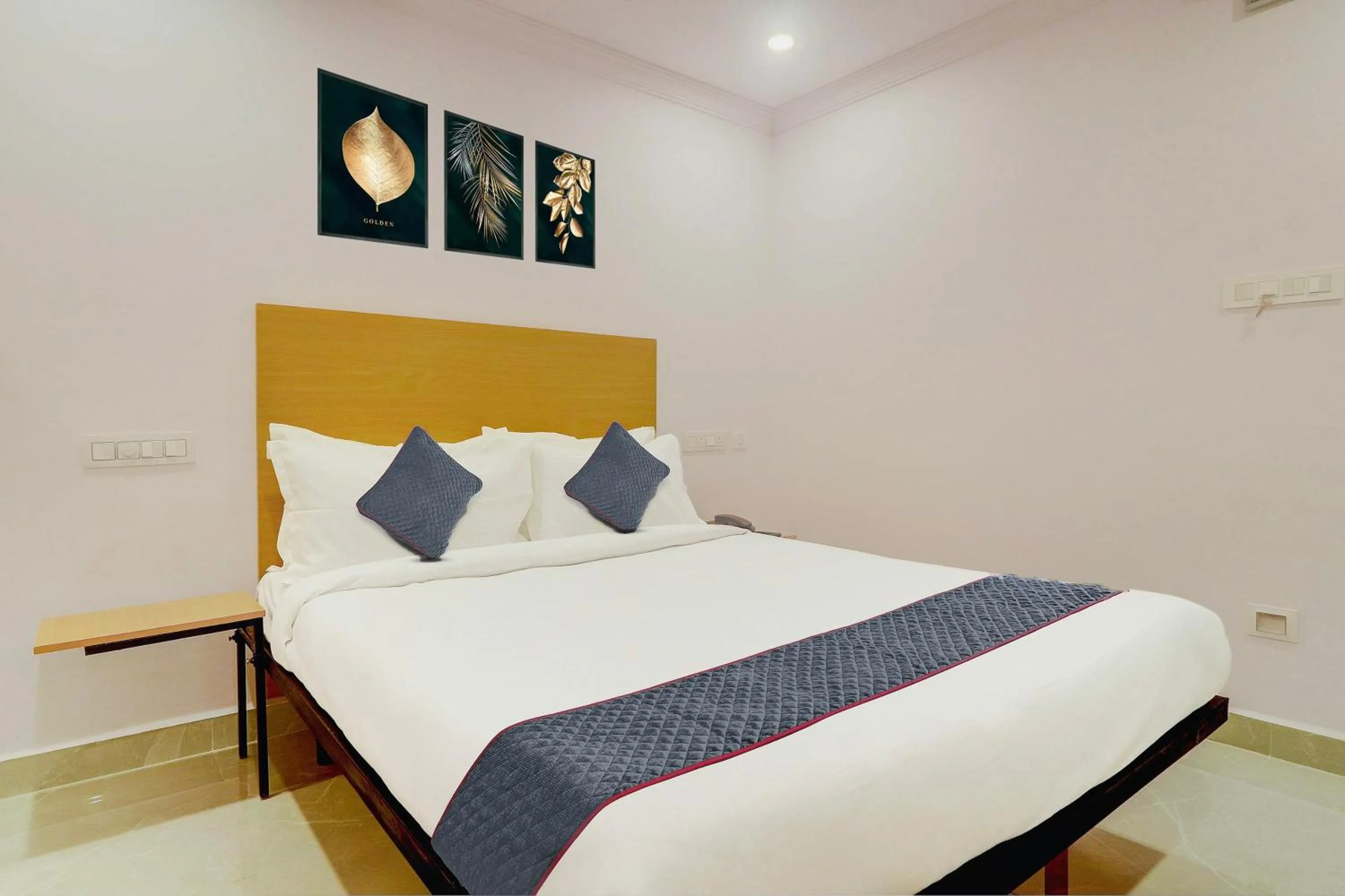 Bedroom, Bed in Super Townhouse SR Nagar Near RCC Premier
