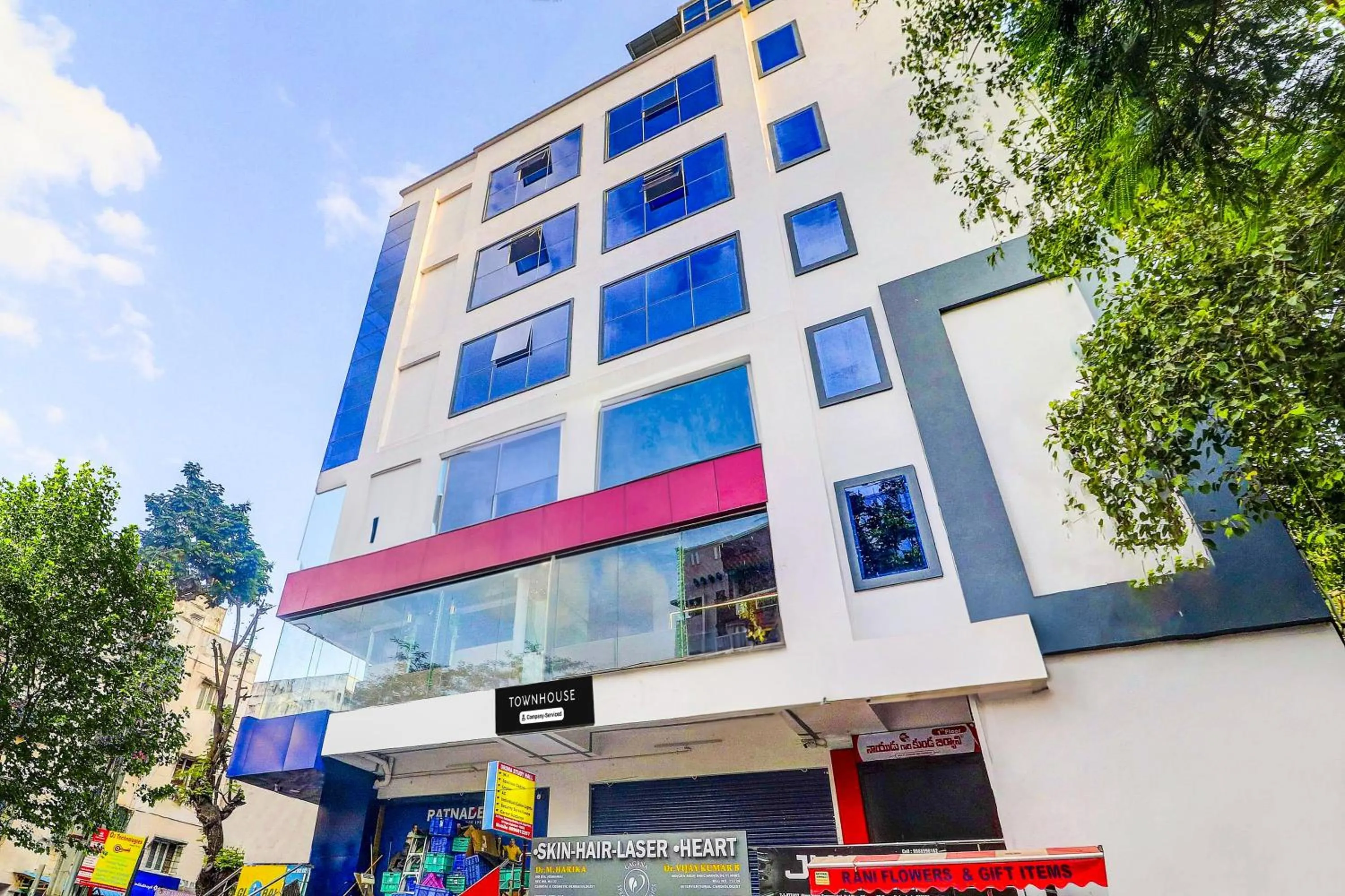 Facade/entrance in Super Townhouse SR Nagar Near RCC Premier