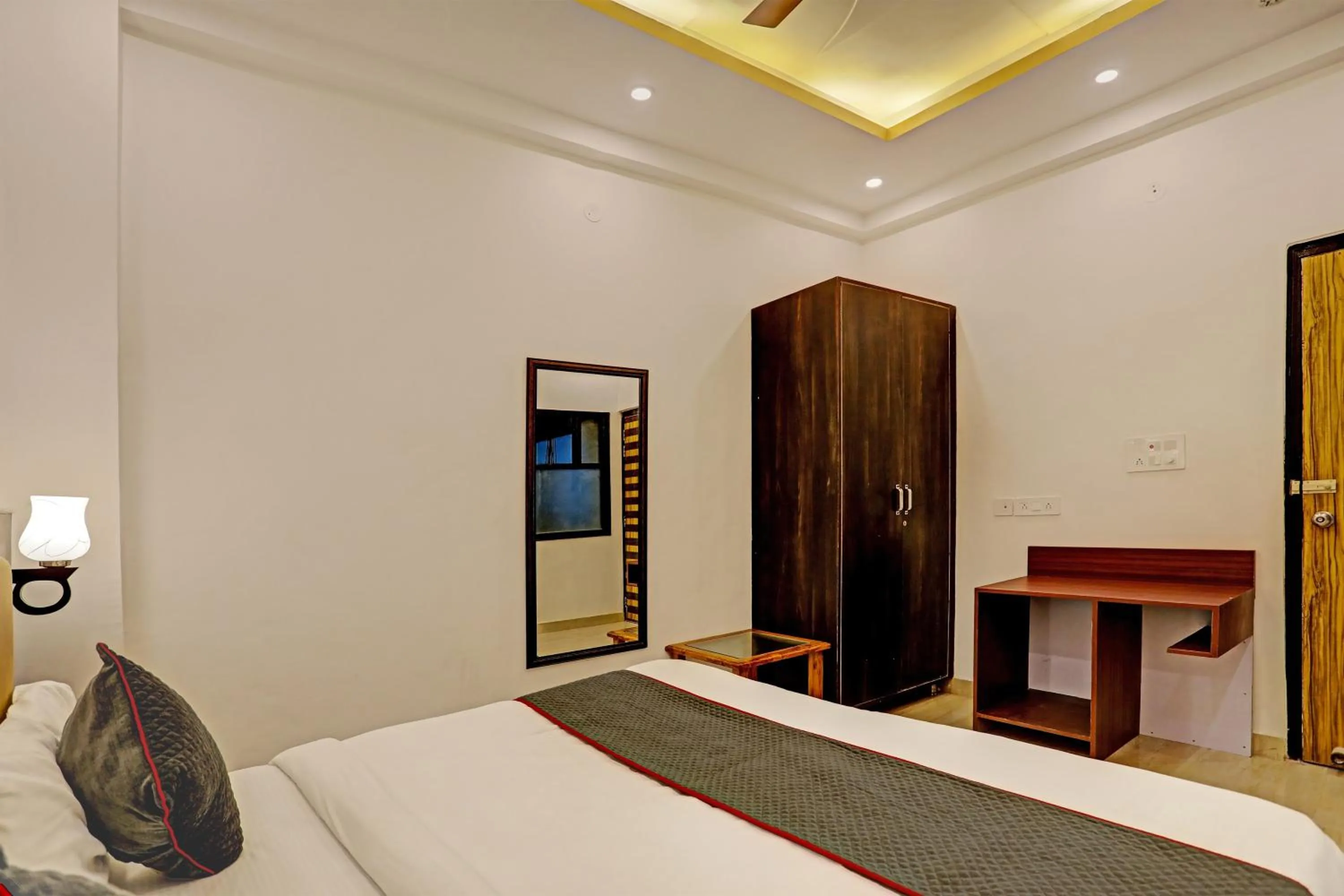 Bedroom, Bed in Super Collection O Sector 55 Noida Near Noida Stadium