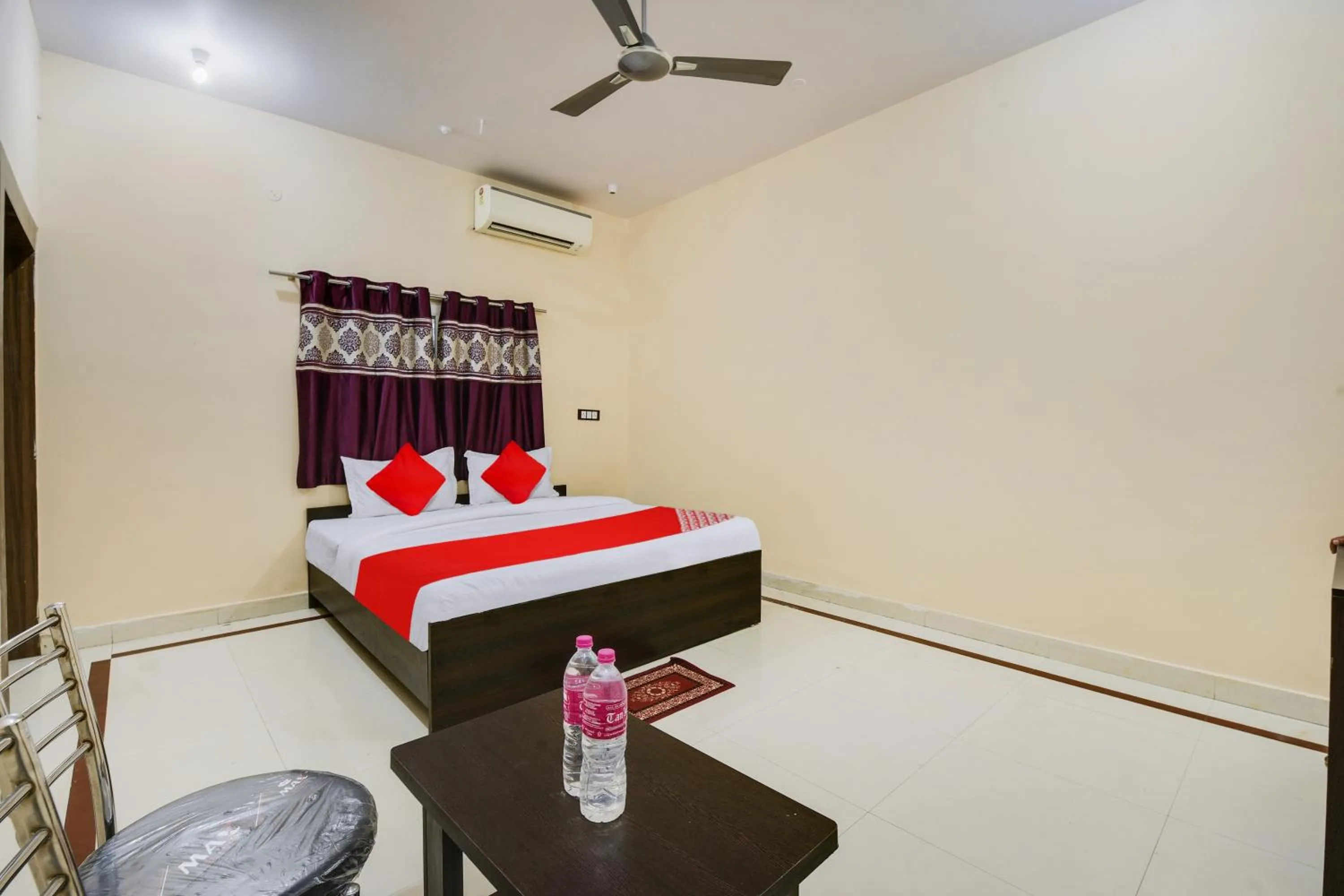 Bedroom in Hotel O Rudraksh Inn
