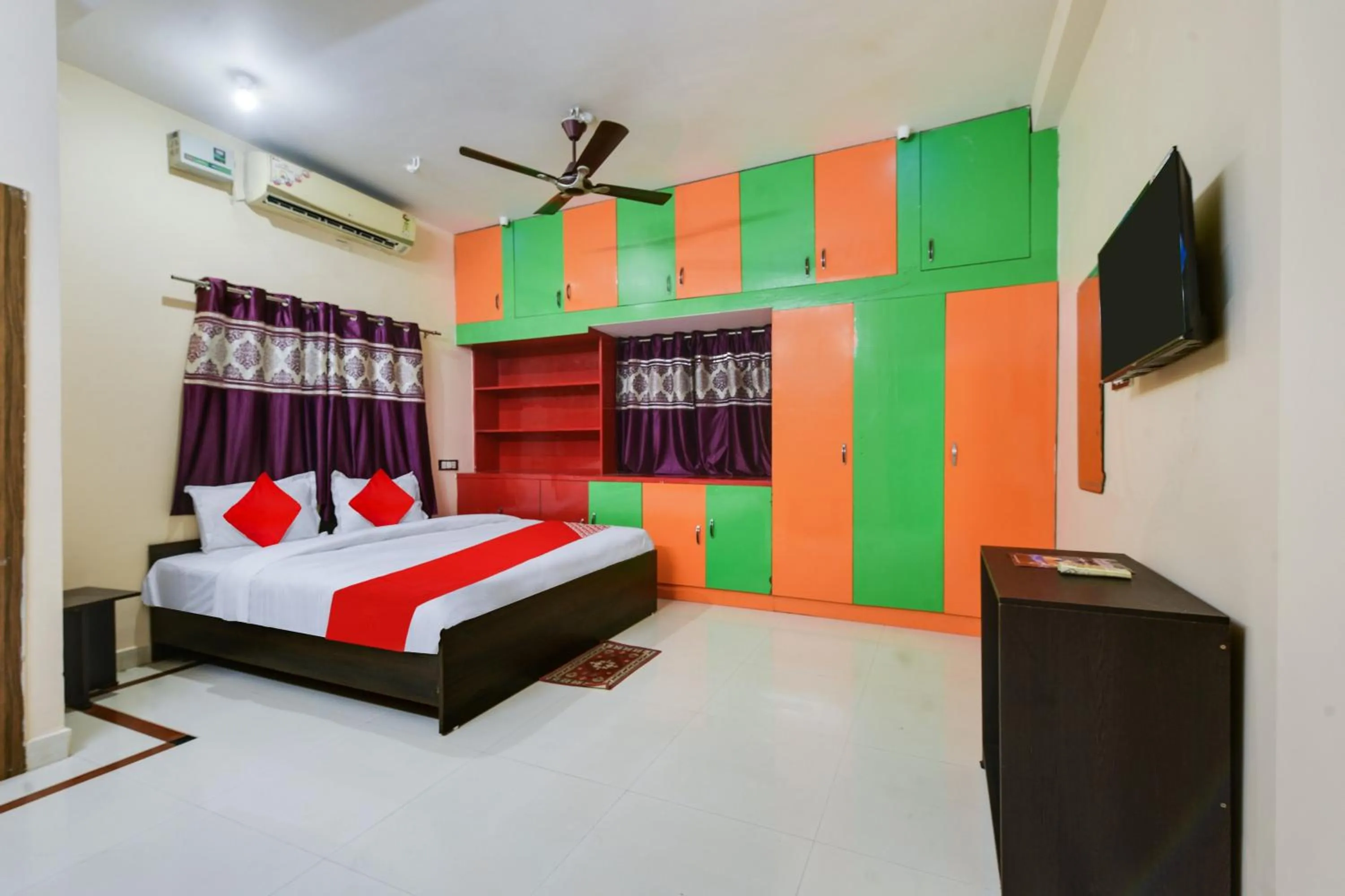 Bedroom in Hotel O Rudraksh Inn