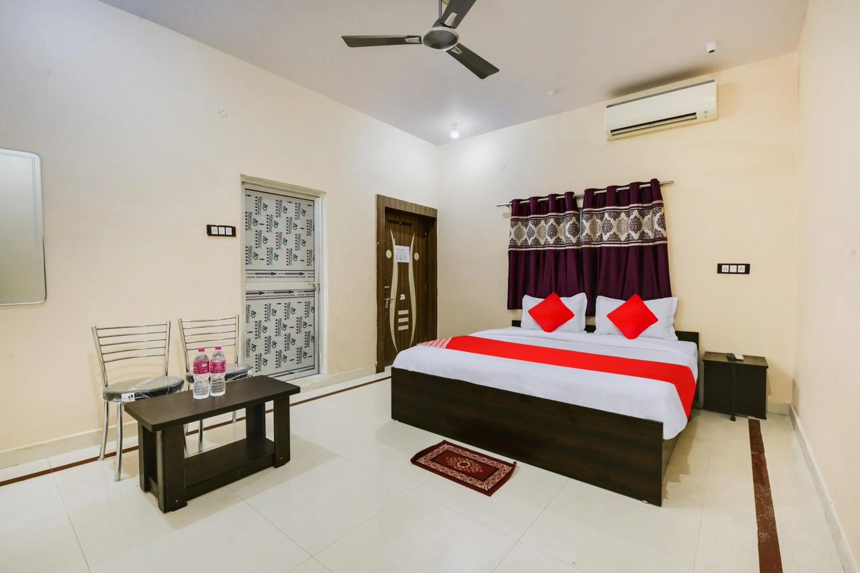 Bedroom in Hotel O Rudraksh Inn