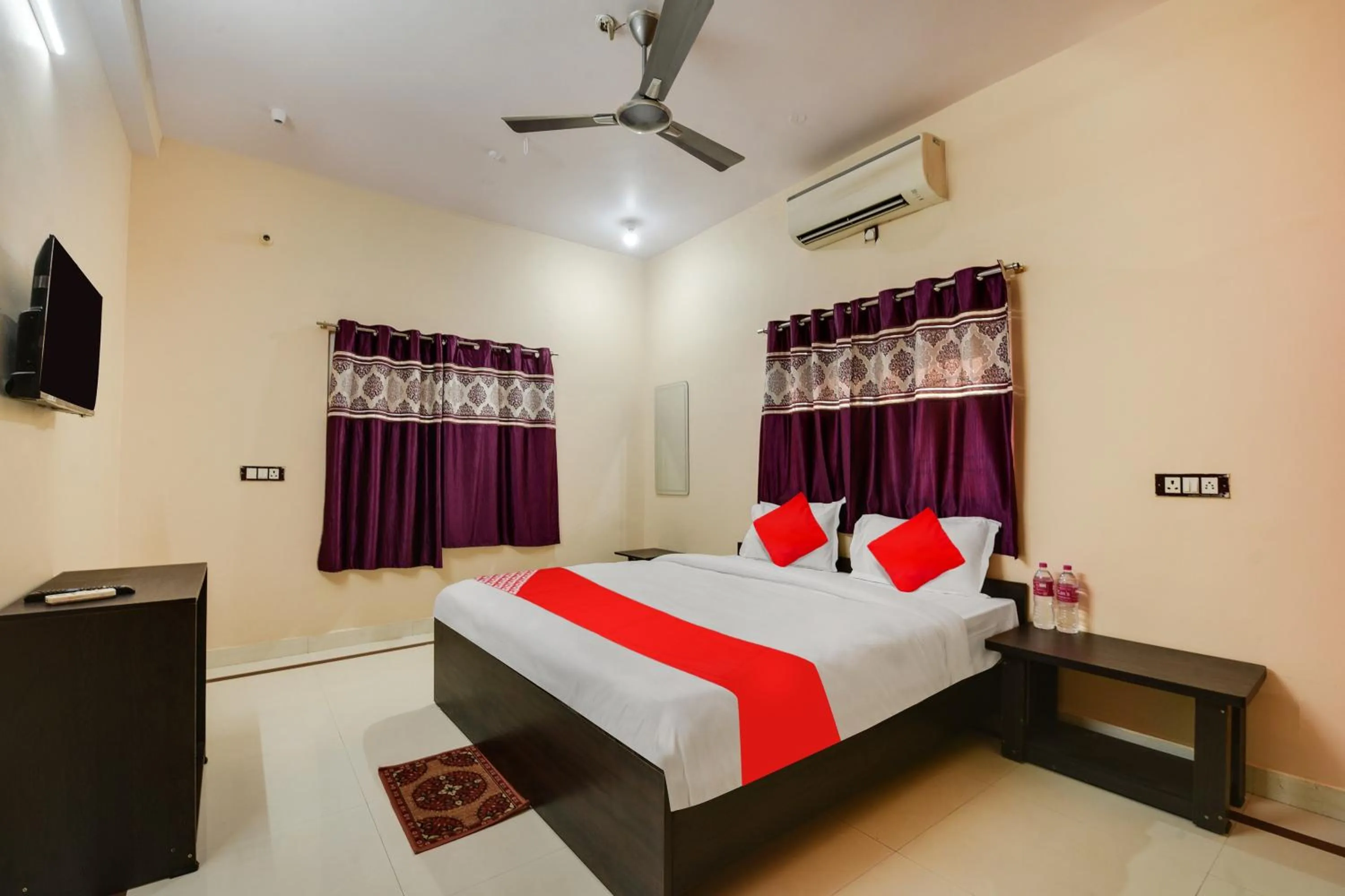 Bedroom in Hotel O Rudraksh Inn