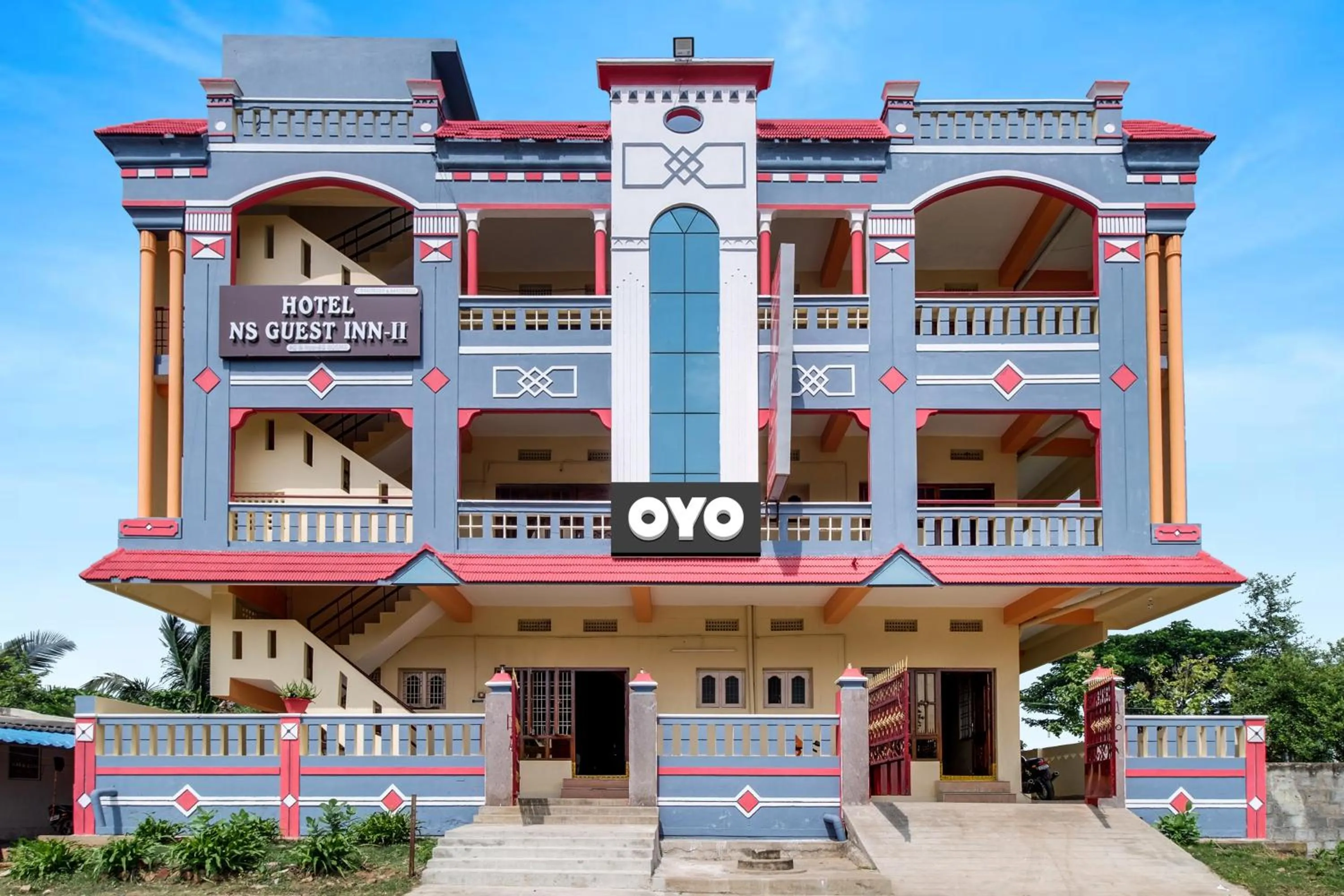 Facade/entrance in Hotel O Guest Inn 2