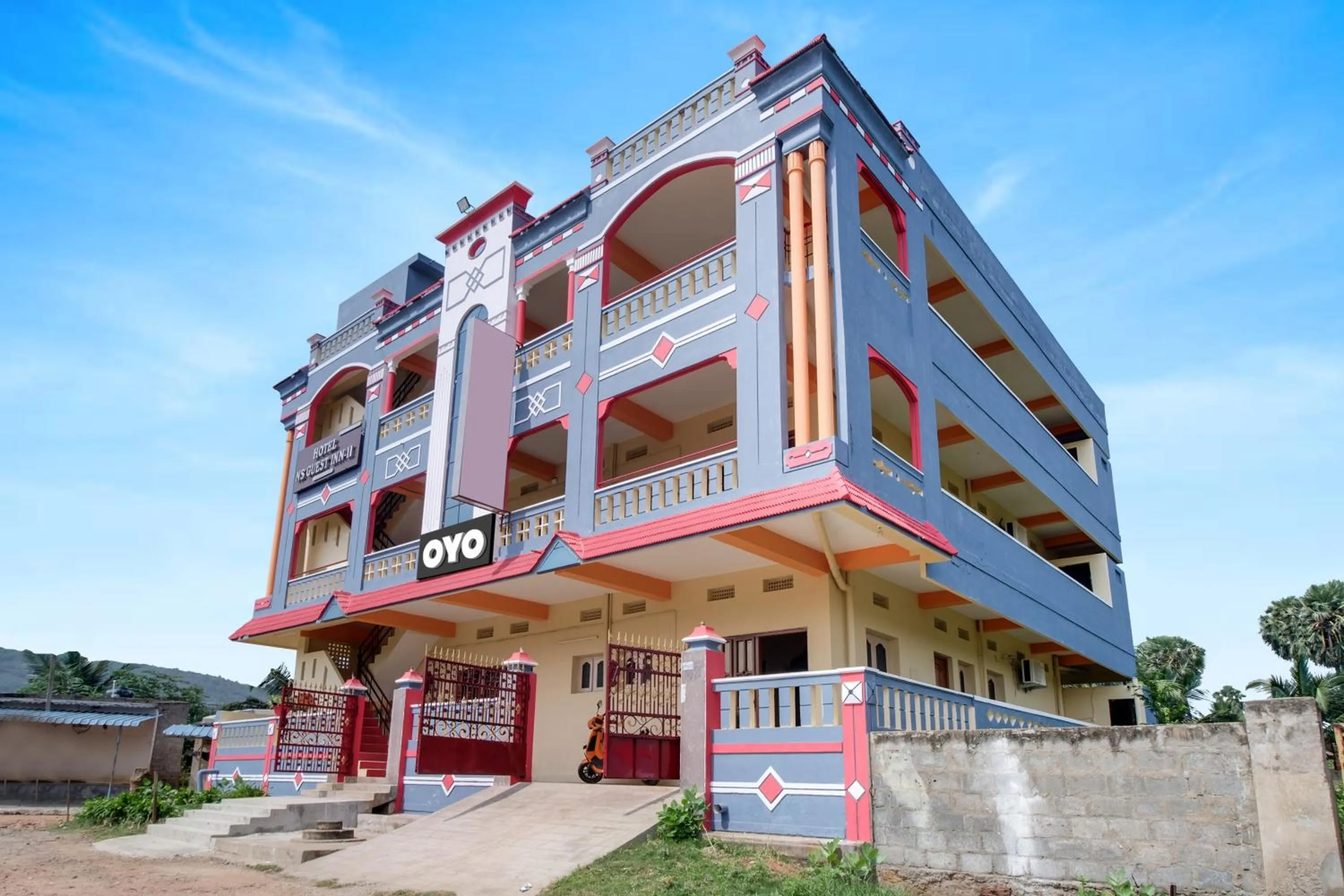 Facade/entrance in Hotel O Guest Inn 2