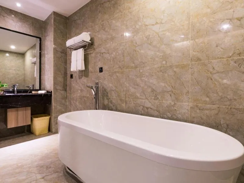 GreenTree Eastern Hotel Shenzhen Pinghu Hua'nan City Hehua Subway Station