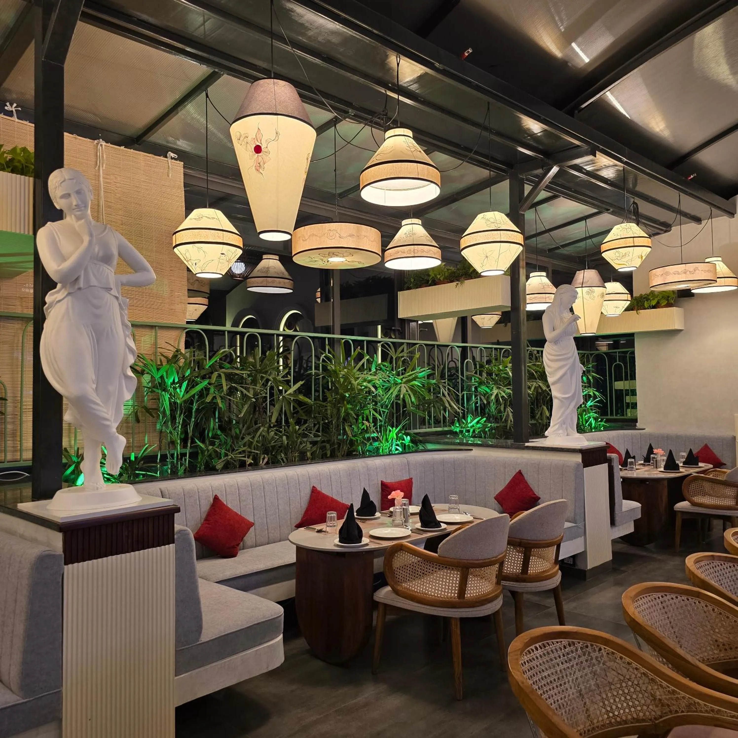 Restaurant/places to eat in The Montage