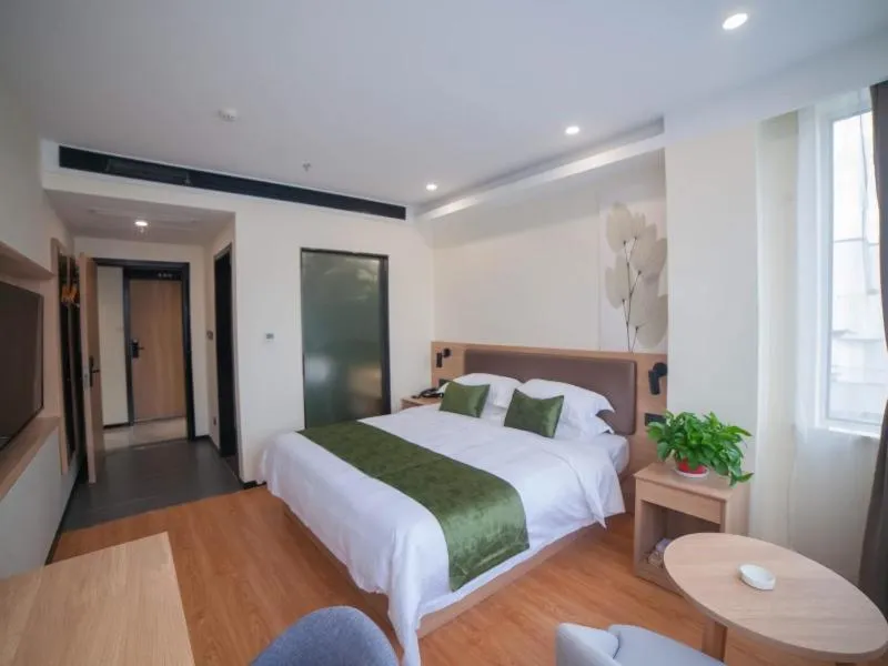 Bed in GreenTree Inn Express Hotel Suzhou Zhangjianggang Free Trade Zone Central Plaza