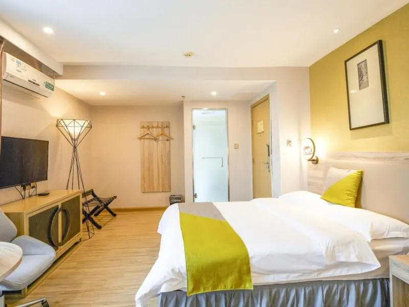 Bed in GreenTree Inn Shenzhen Buji Changlong Subway Station