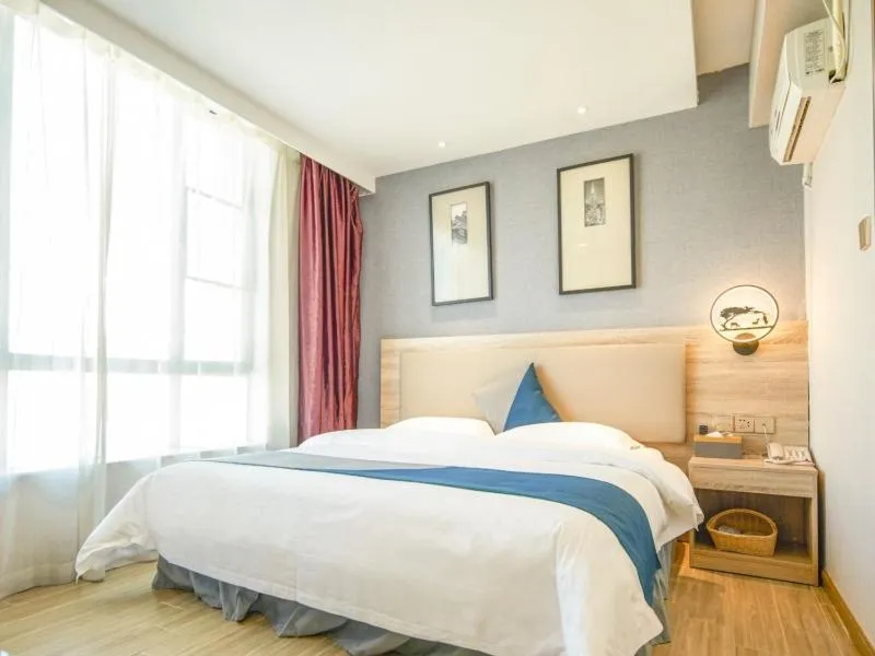 Bed in GreenTree Inn Shenzhen Buji Changlong Subway Station