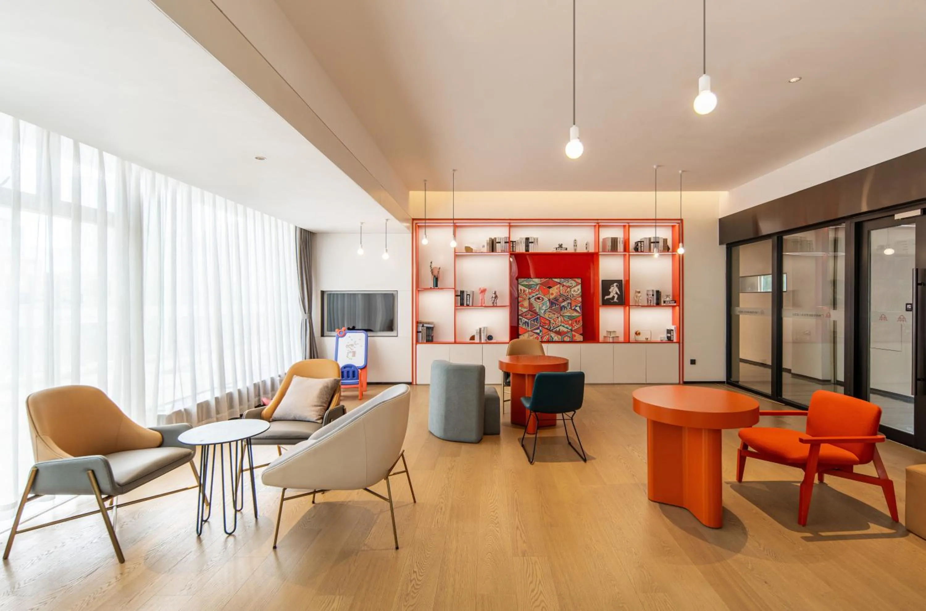 Communal lounge/ TV room in Keypai Hotel