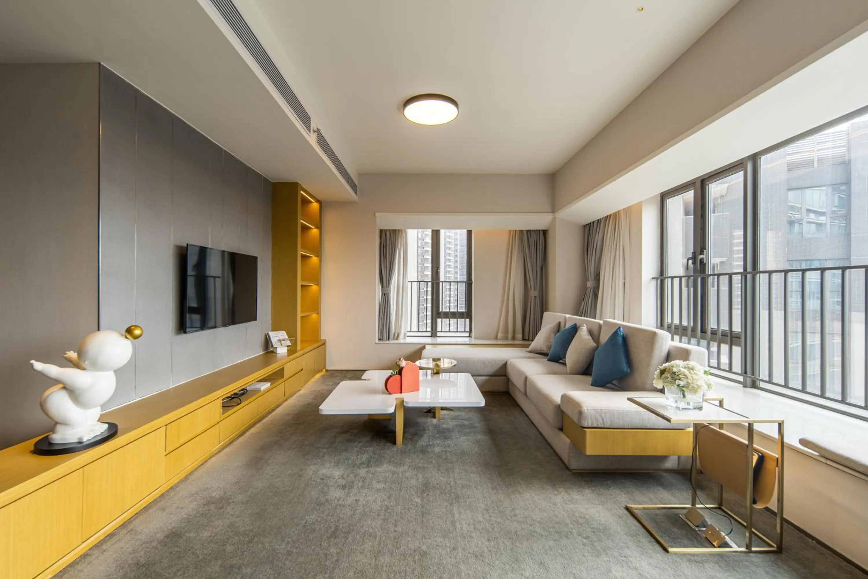 Communal lounge/ TV room in Keypai Hotel