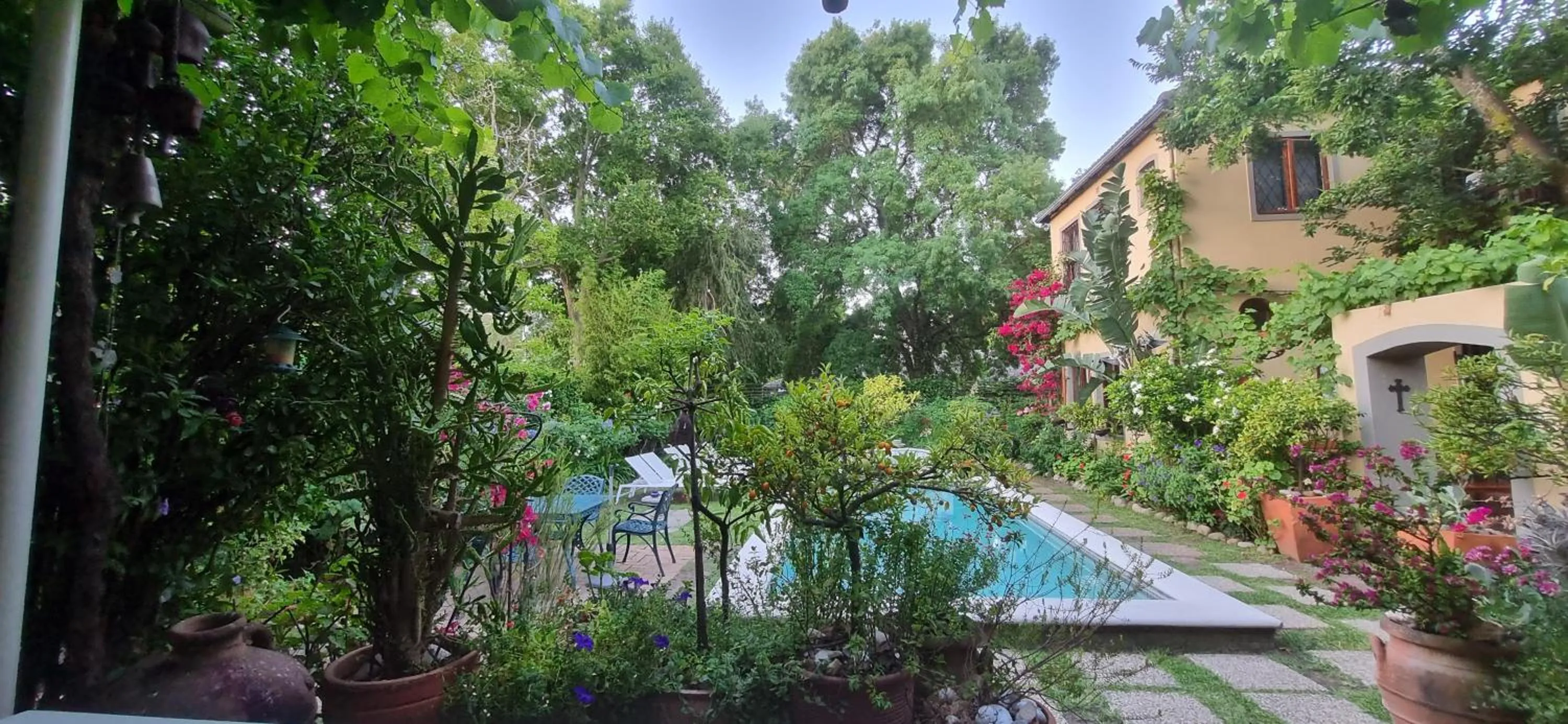 Property building in 10 Alexander B&B