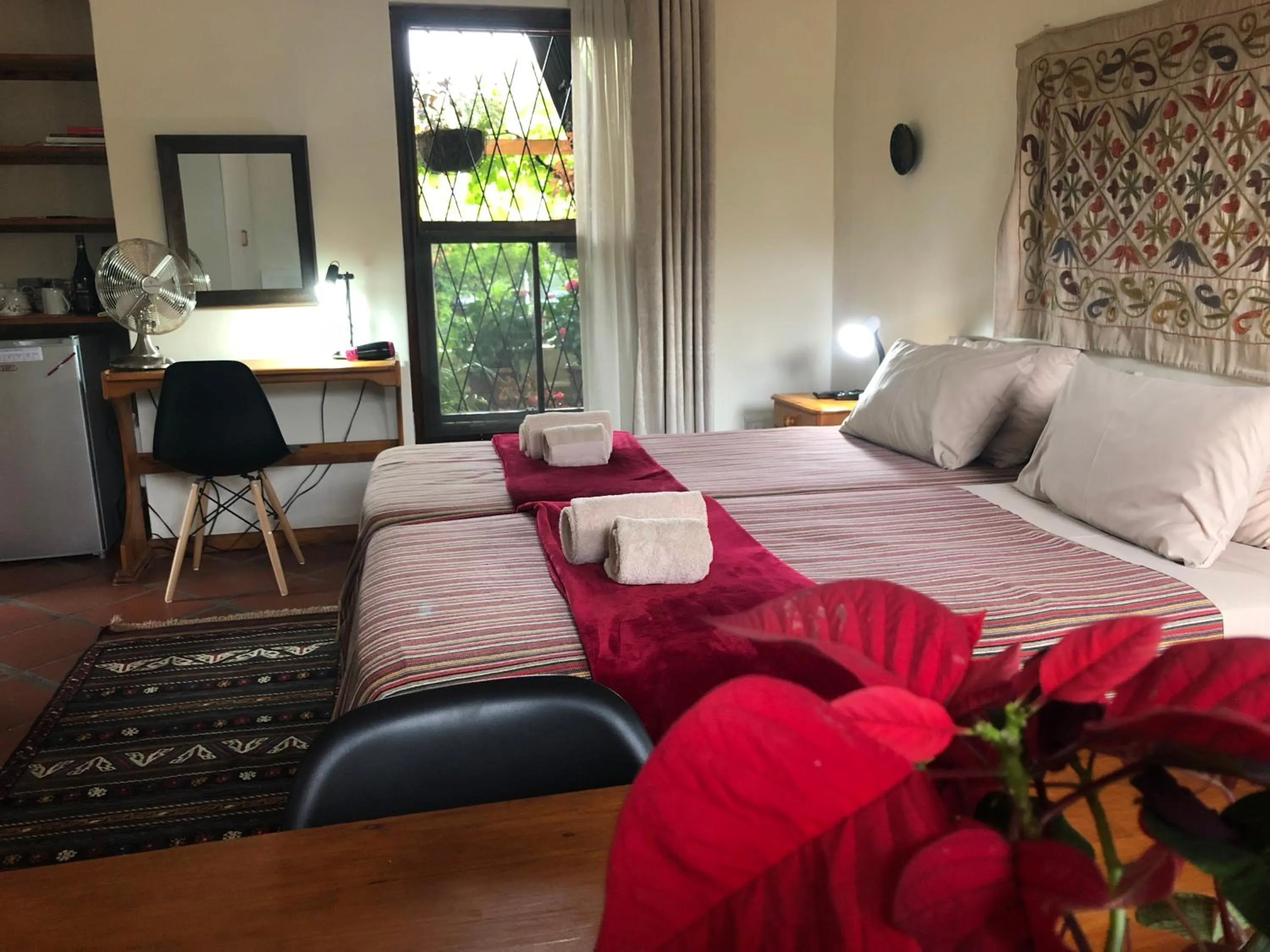 Photo of the whole room, Bed in 10 Alexander B&B