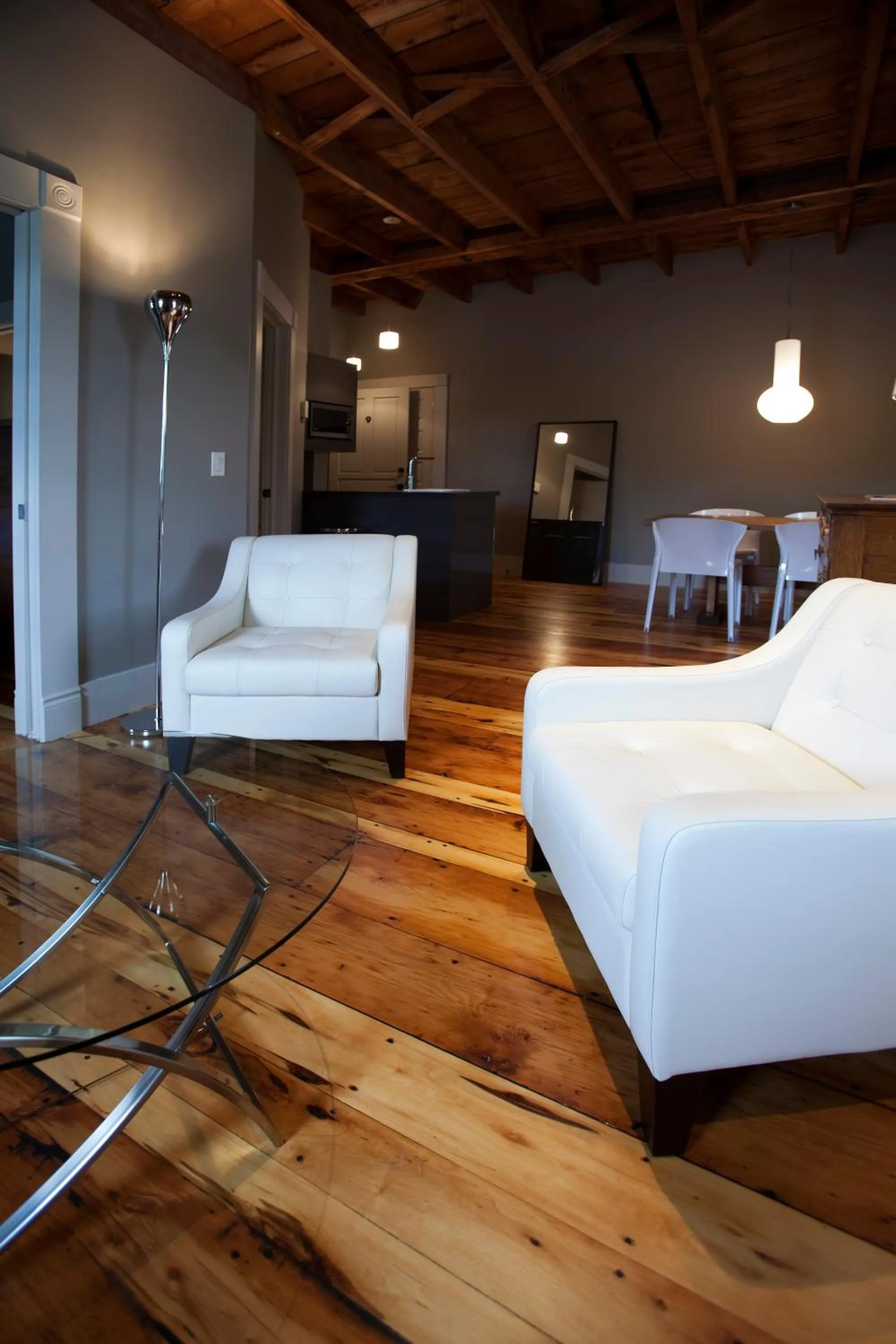 Seating area, Bed in Le Pleasant Hôtel & Café