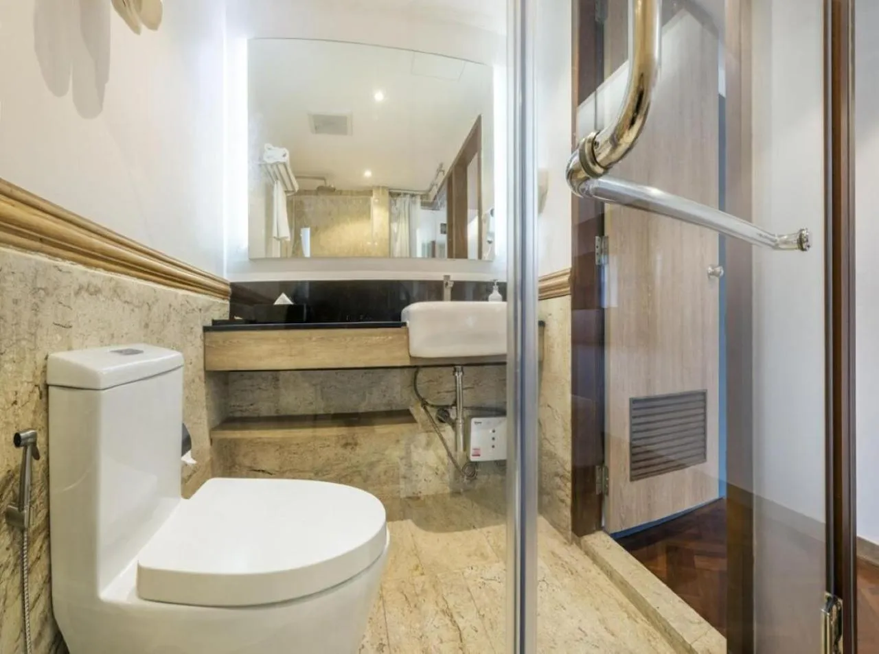 Bathroom in The poshtel Bangkok By Benya