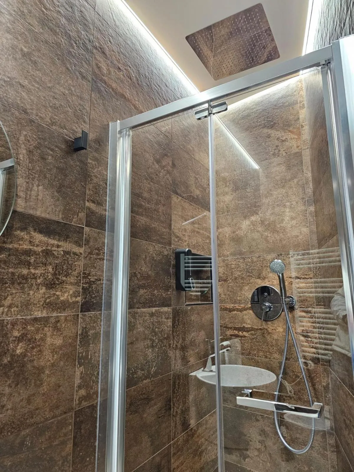 Shower in Binario1 Rooms