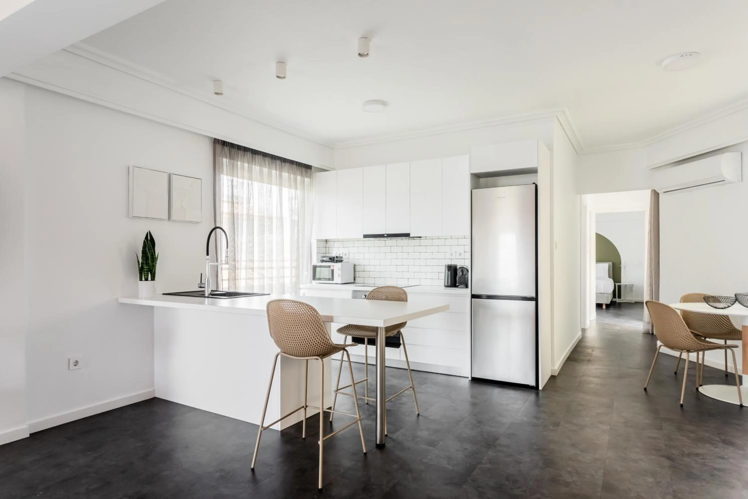 Coffee/tea facilities in OneZeroTwo by Zoia Living