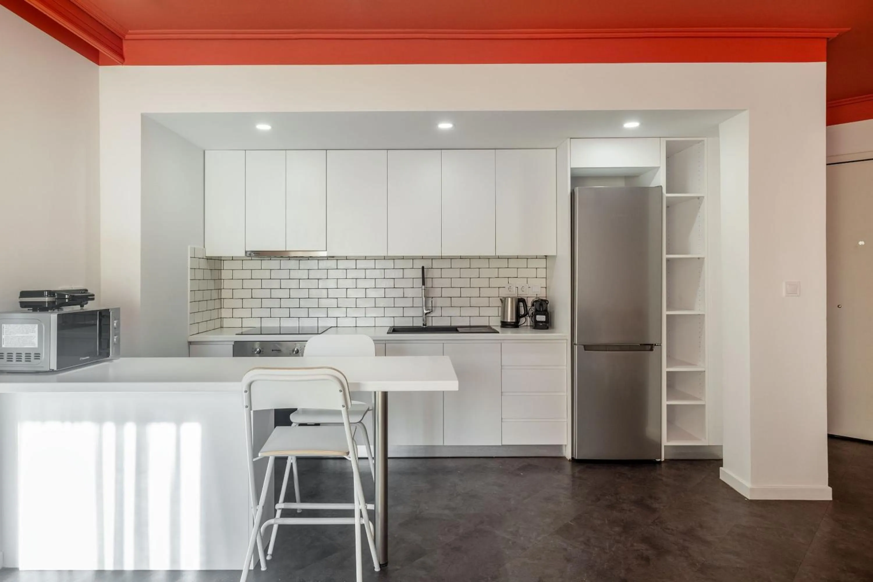 Coffee/tea facilities in OneZeroTwo by Zoia Living