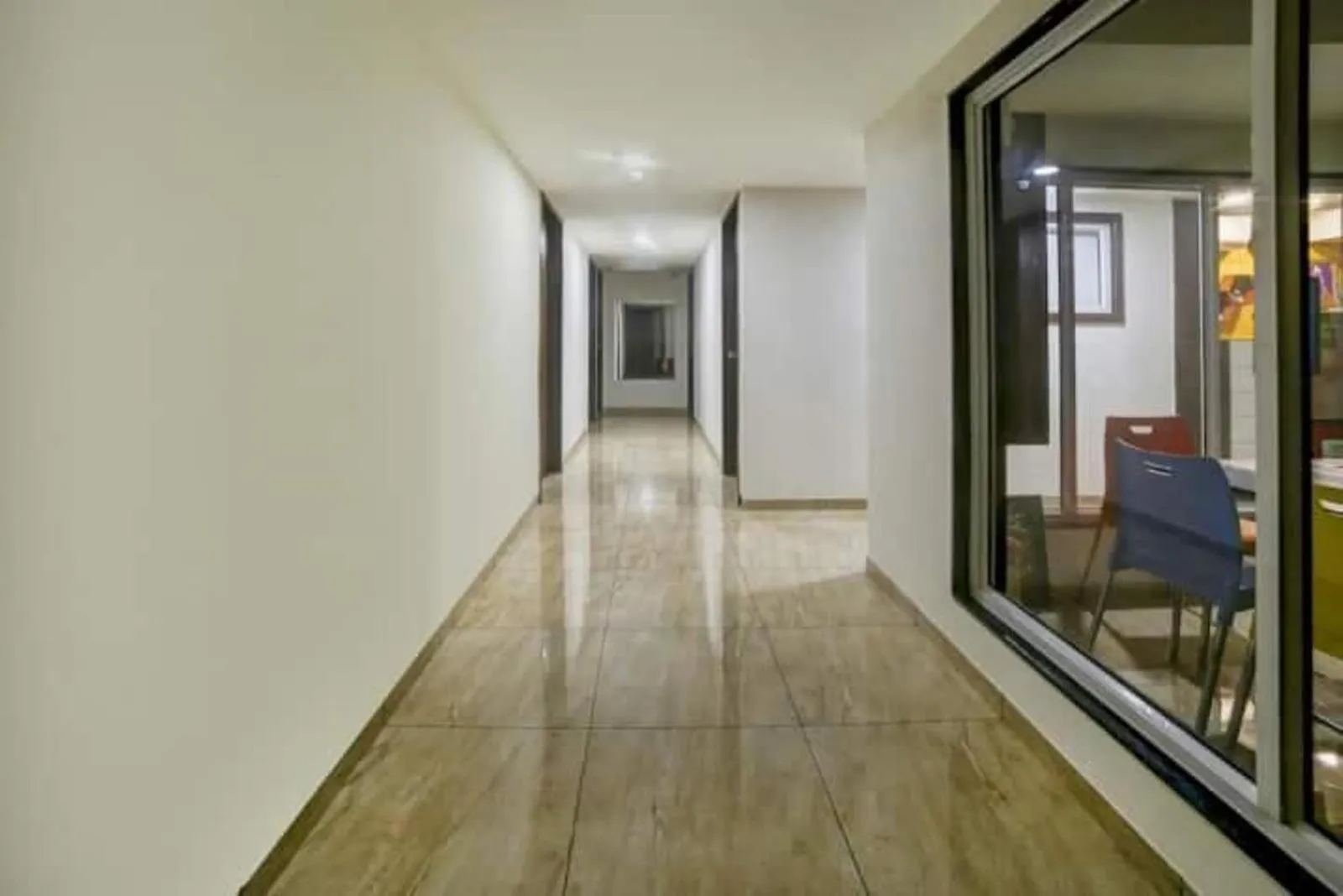 Restaurant/places to eat in Leo Hotel