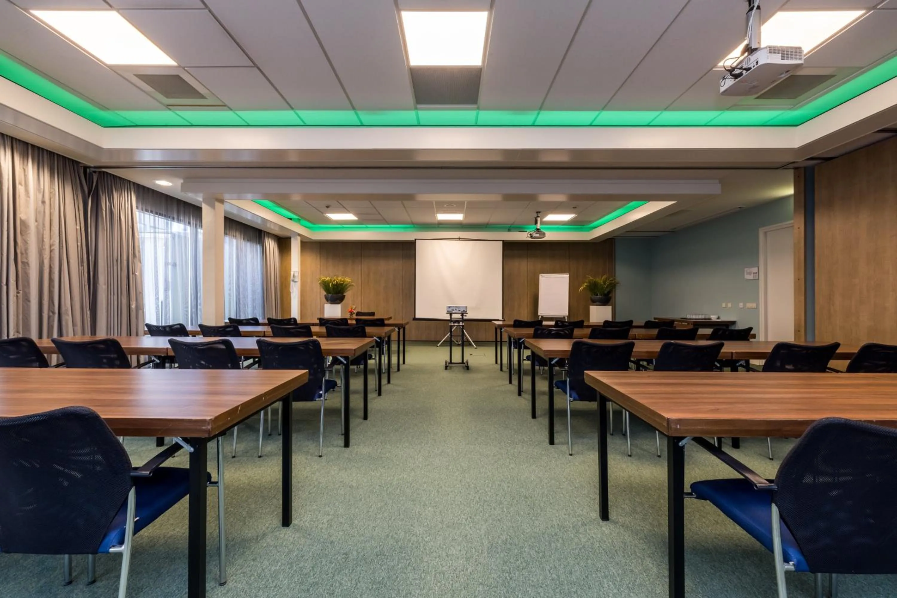 Meeting/conference room in Holiday Inn Eindhoven Centre by IHG