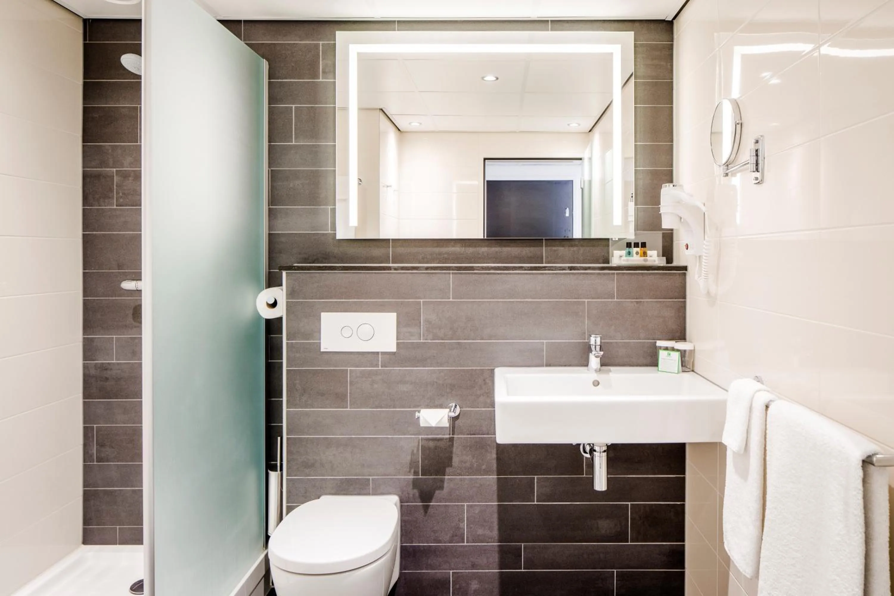 Bedroom in Holiday Inn Eindhoven Centre by IHG