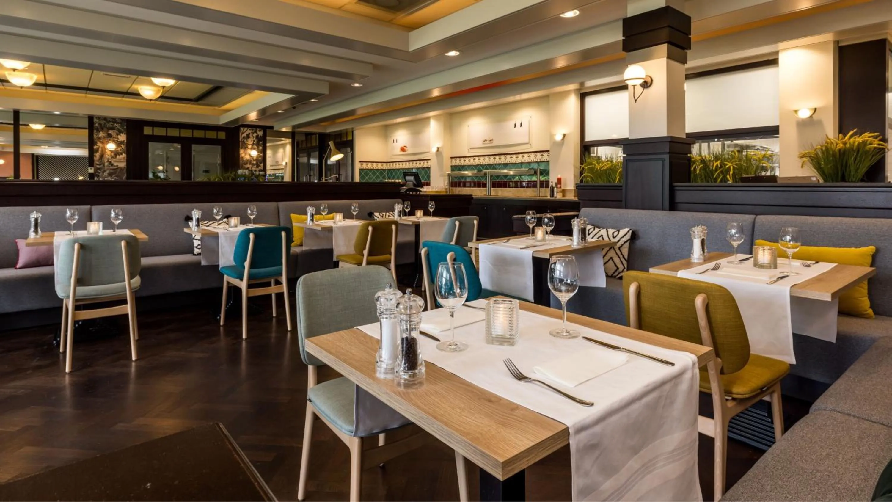 Restaurant/places to eat in Holiday Inn Eindhoven Centre by IHG