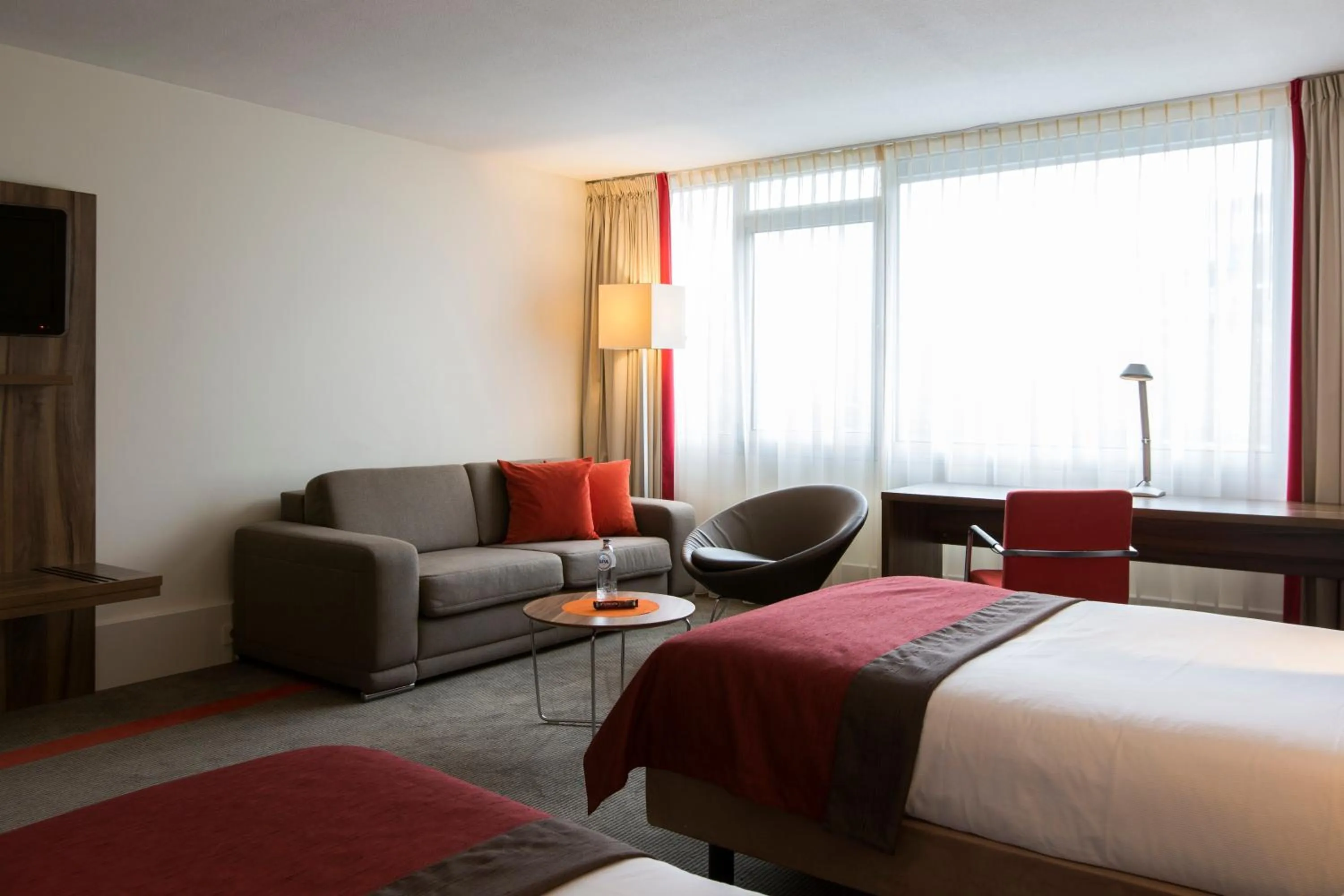 Photo of the whole room, Bed in Holiday Inn Eindhoven Centre by IHG