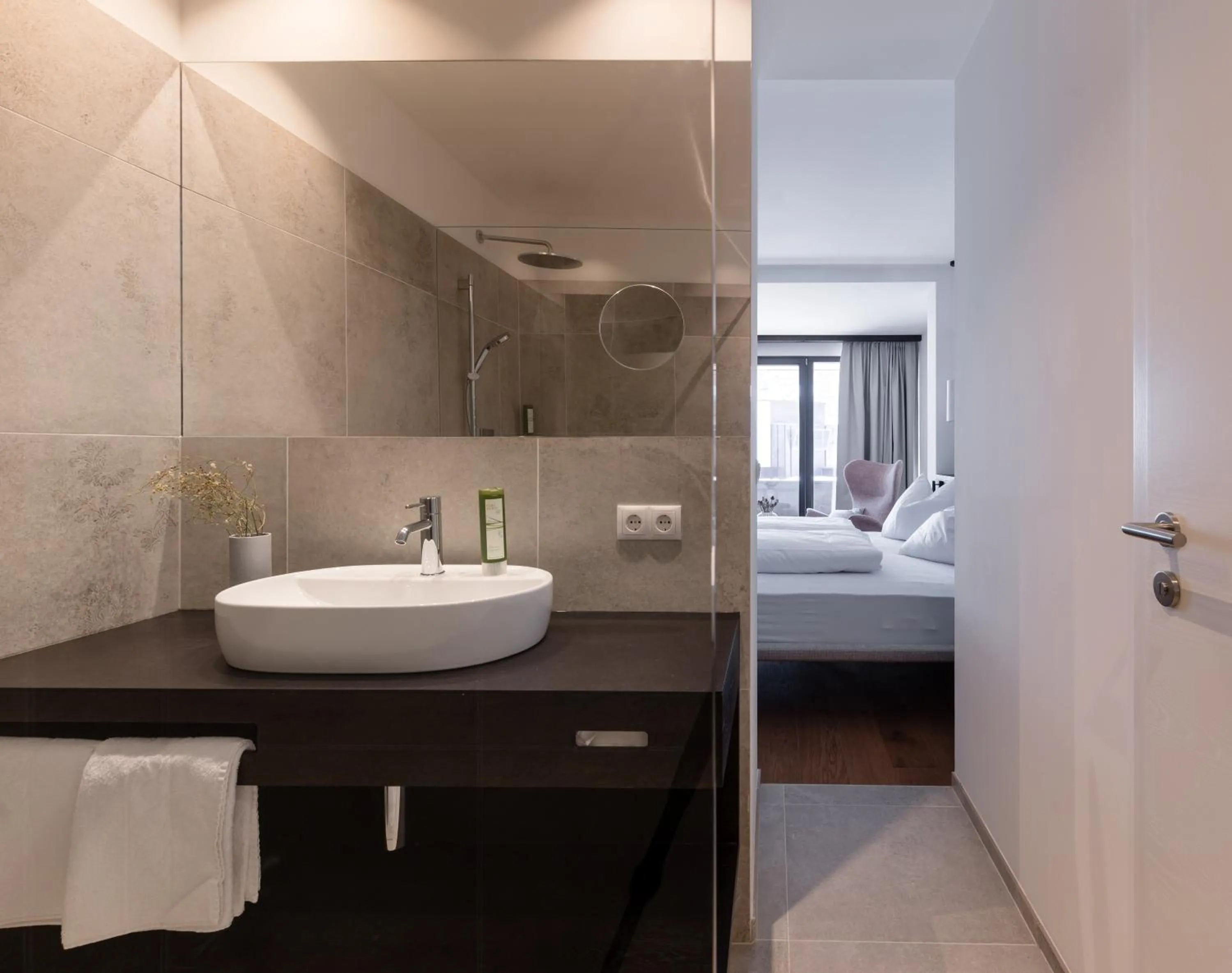 Bathroom, Bed in Hotel Mühlenerhof