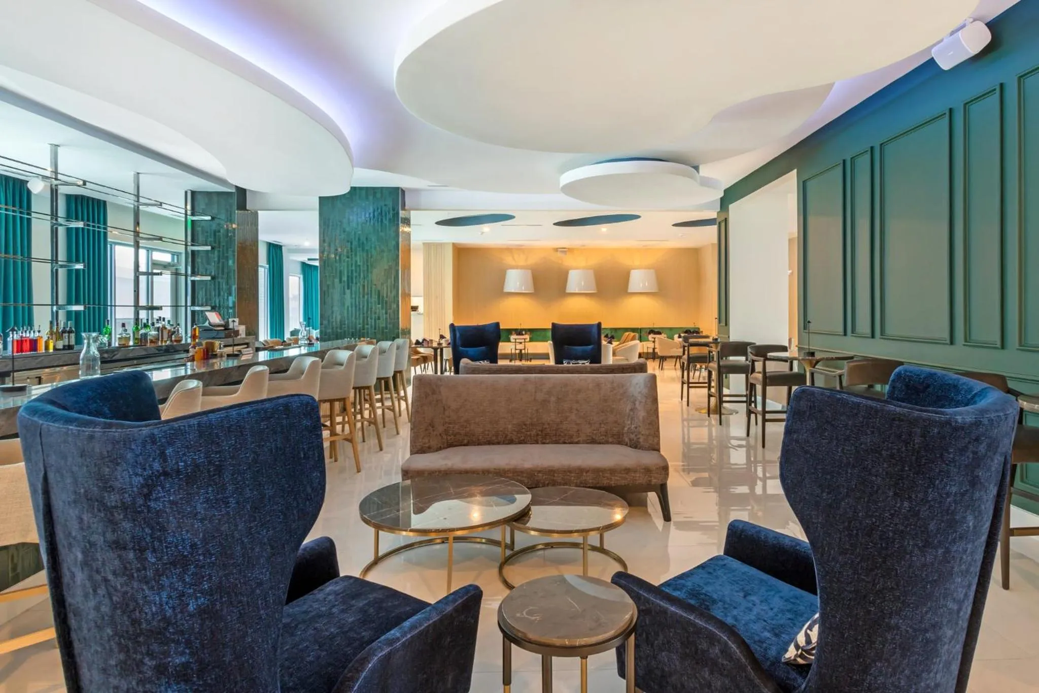 Lounge or bar in EVEN Hotel Waco - University Area by IHG