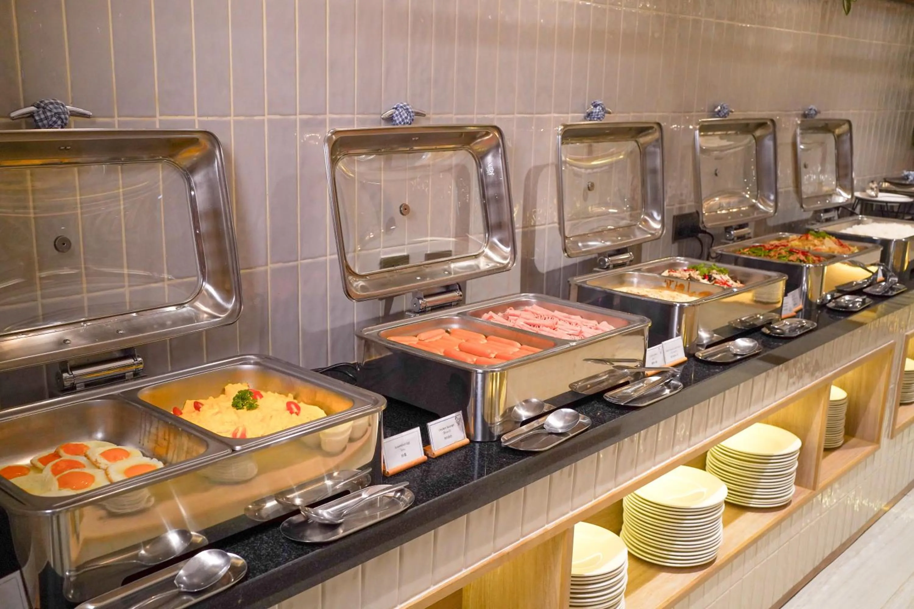 Breakfast in Holiday Inn Express & Suites Bangkok Central Pier by IHG