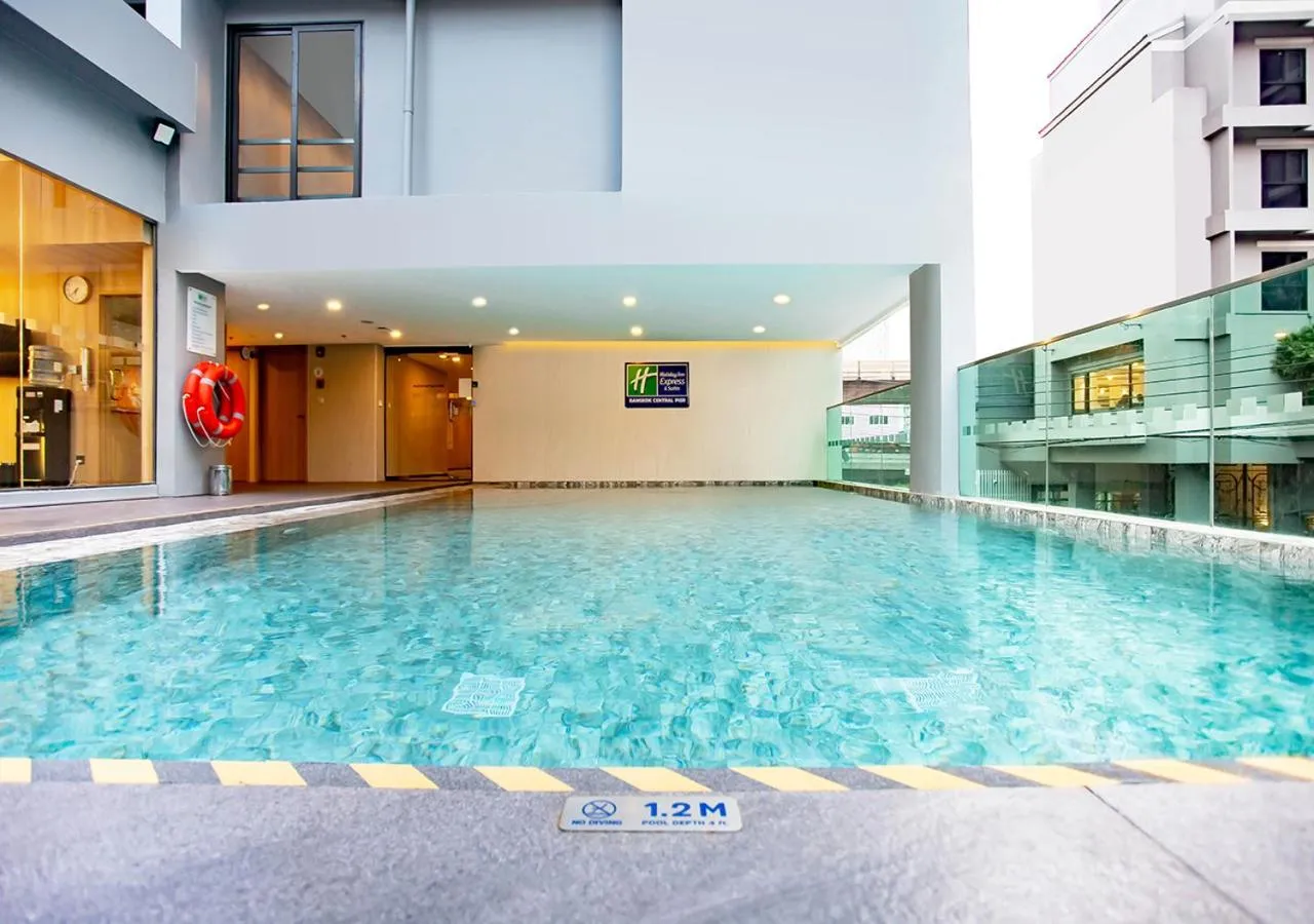 Swimming pool in Holiday Inn Express & Suites Bangkok Central Pier by IHG