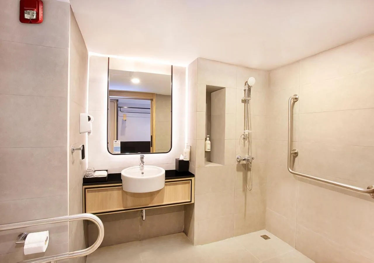 Bathroom in Holiday Inn Express & Suites Bangkok Central Pier by IHG