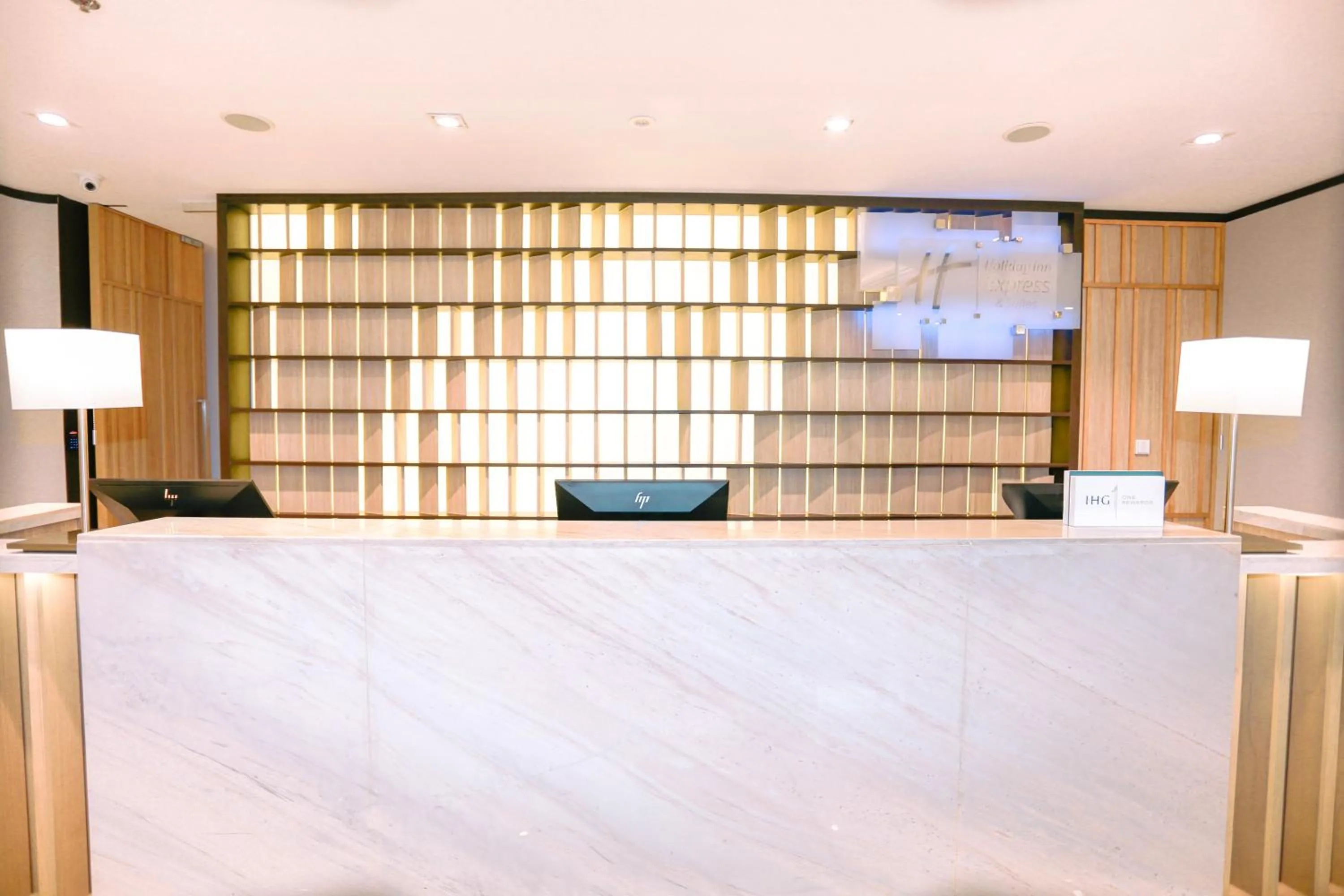Lobby or reception in Holiday Inn Express & Suites Bangkok Central Pier by IHG