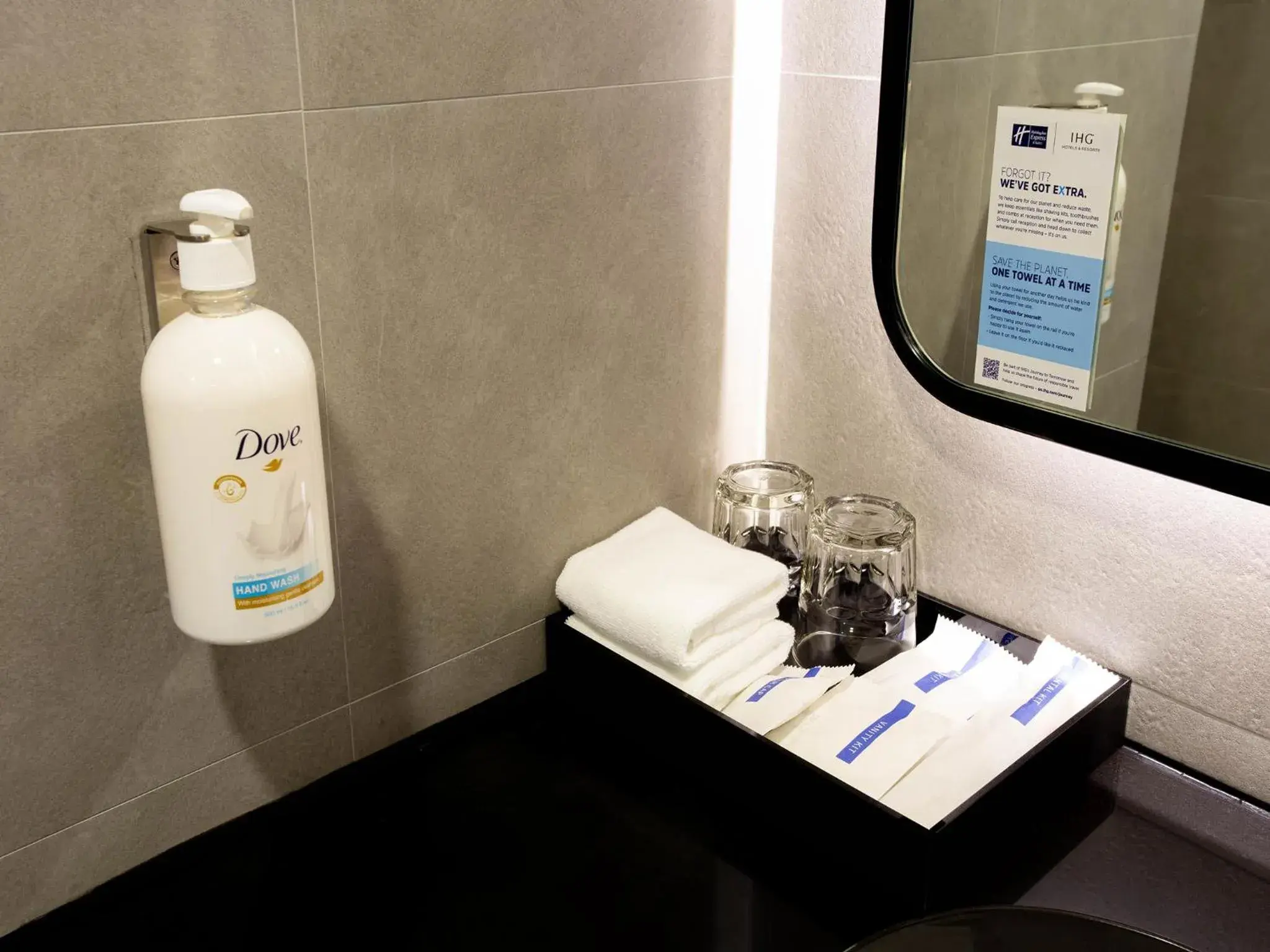 Standard Twin Room in Holiday Inn Express & Suites Bangkok Central Pier by IHG Standard Twin Room in Holiday Inn Express & Suites Bangkok Central Pier by IHG