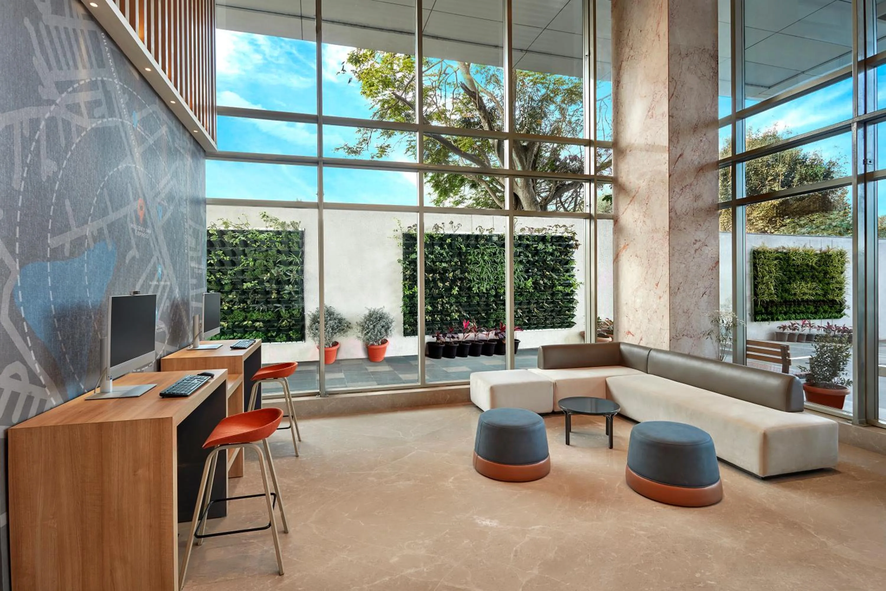 Lobby or reception in Holiday Inn Express Bengaluru Bommasandra by IHG