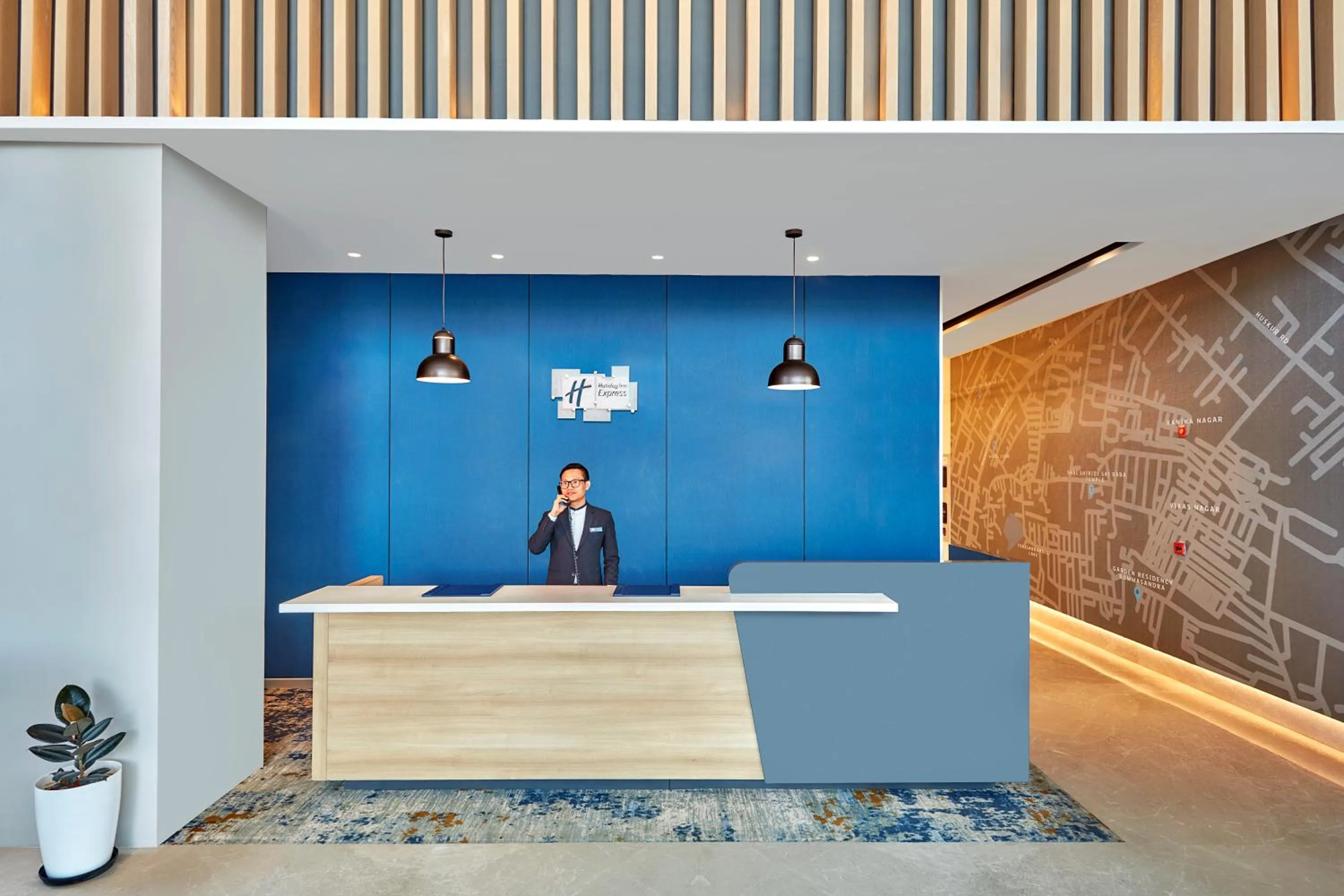 Lobby or reception in Holiday Inn Express Bengaluru Bommasandra by IHG