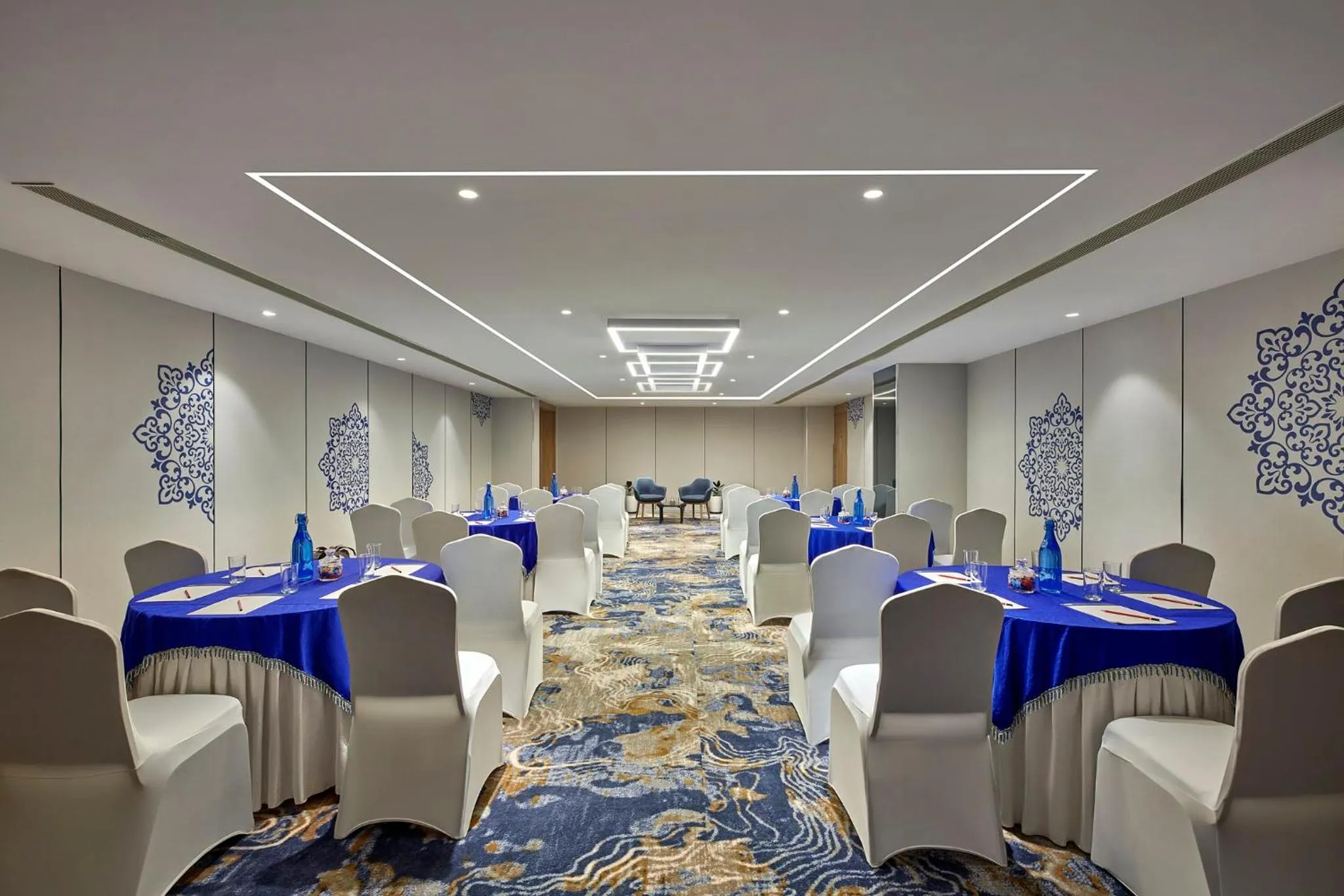 Meeting/conference room in Holiday Inn Express Bengaluru Bommasandra by IHG