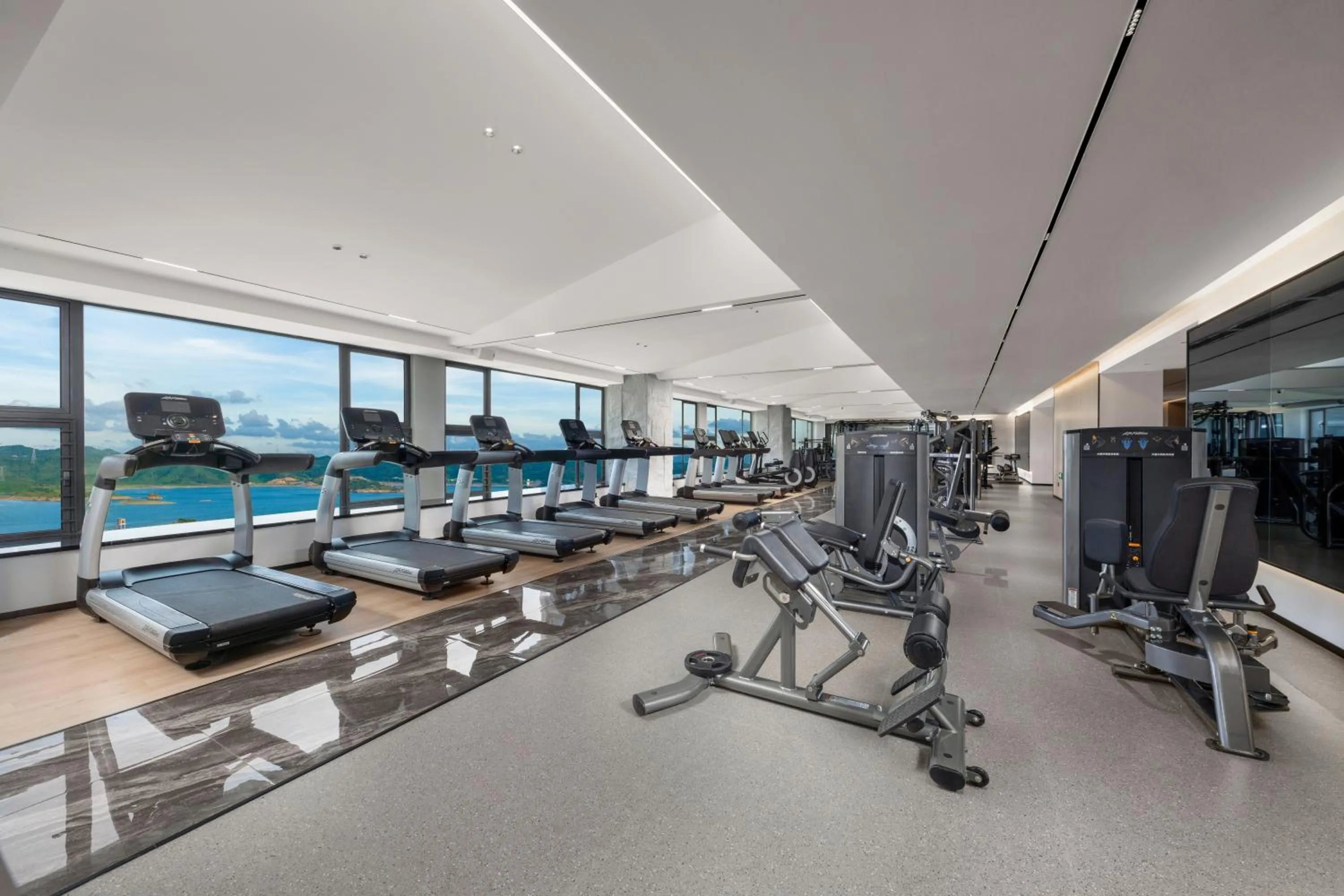 Fitness centre/facilities in Holiday Inn Express Shenzhen Guangming Cloud Park by IHG