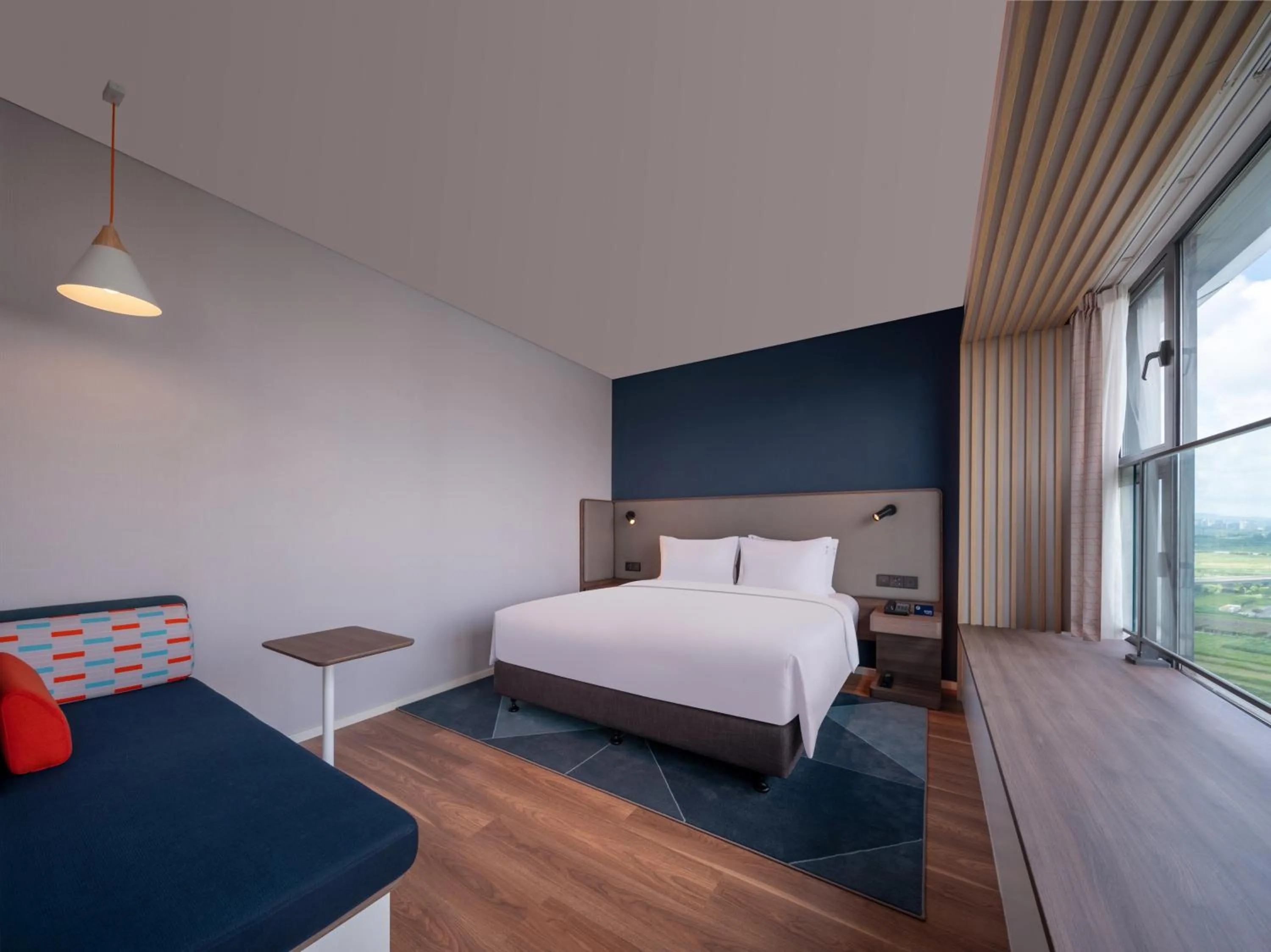 Bed in Holiday Inn Express Shenzhen Guangming Cloud Park by IHG