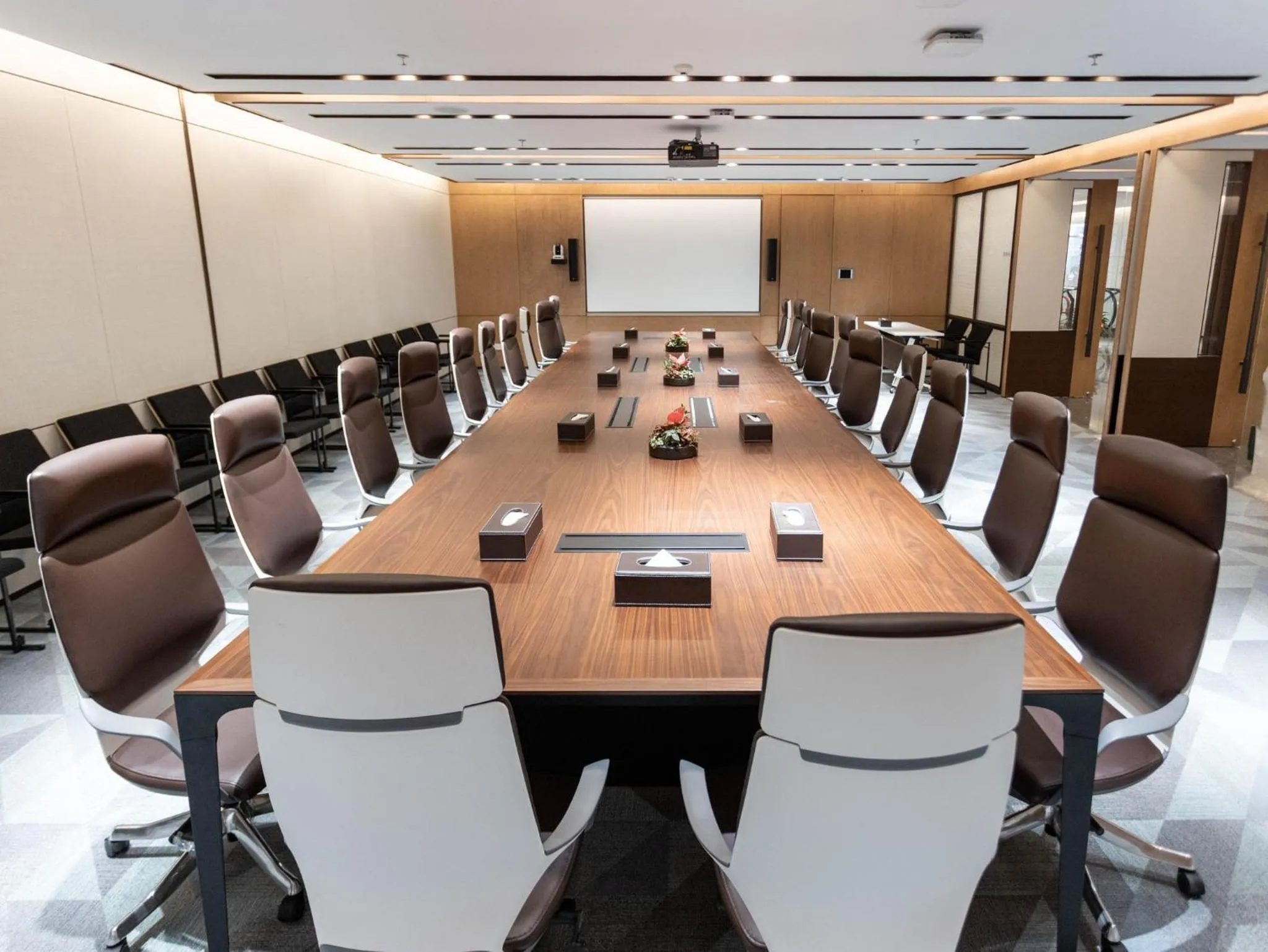 Meeting/conference room in Holiday Inn Express Shenzhen Guangming Cloud Park by IHG