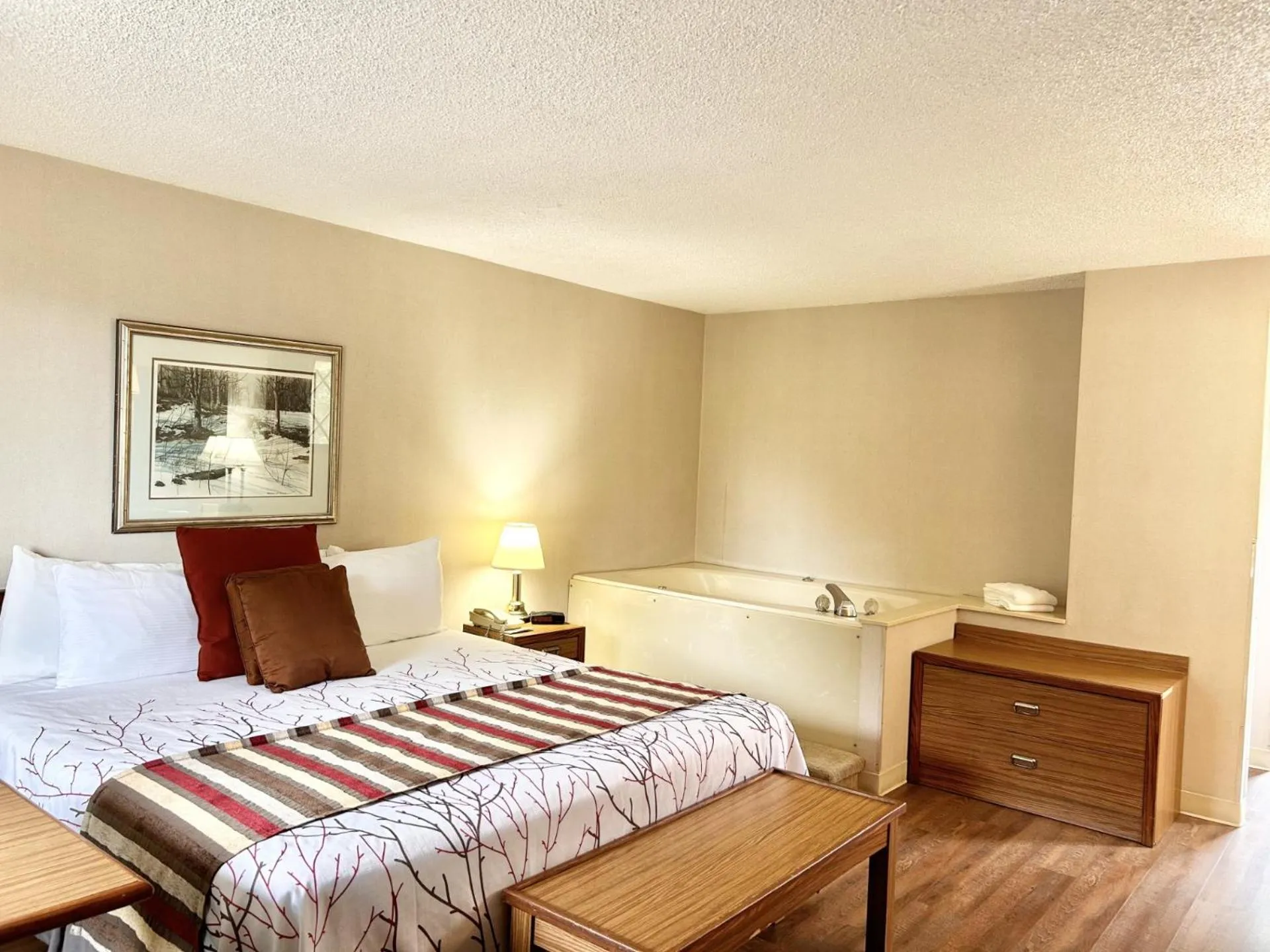 Bed in Highland Manor Inn