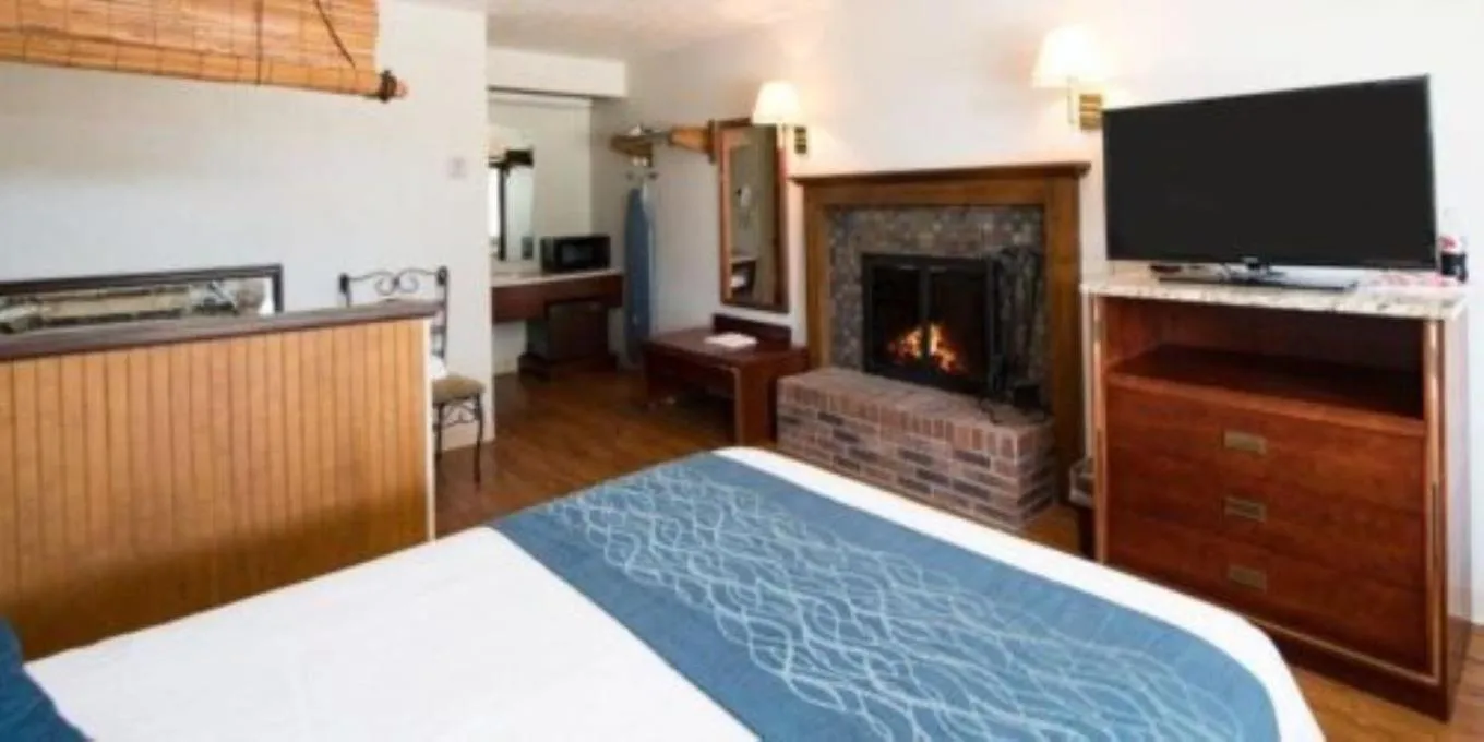 Bed in Highland Manor Inn