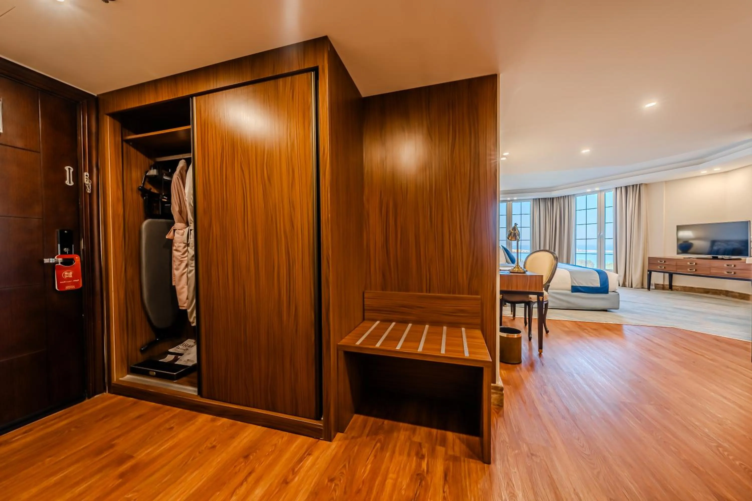 wardrobe in Braira Al Jubail