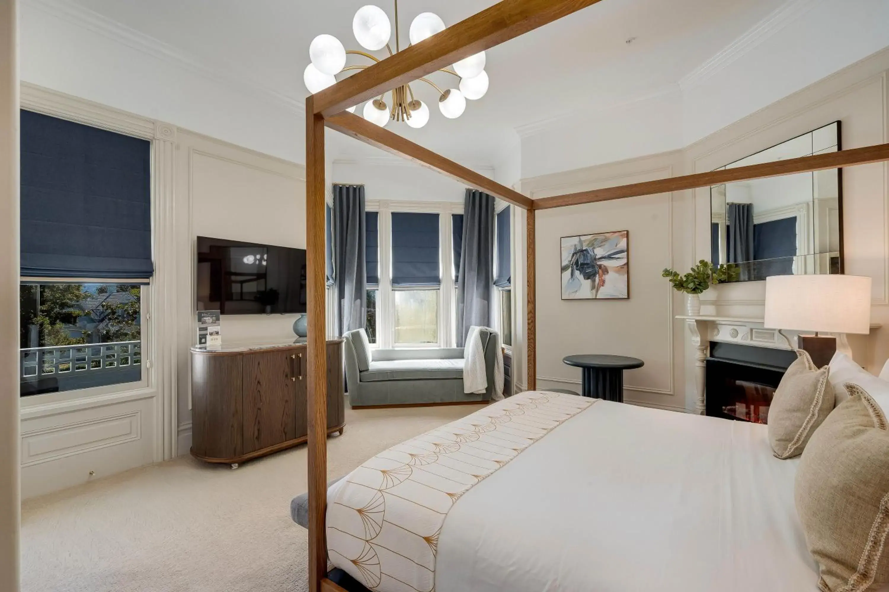 Deluxe King Room with Balcony in White House Napa Deluxe King Room with Balcony in White House Napa