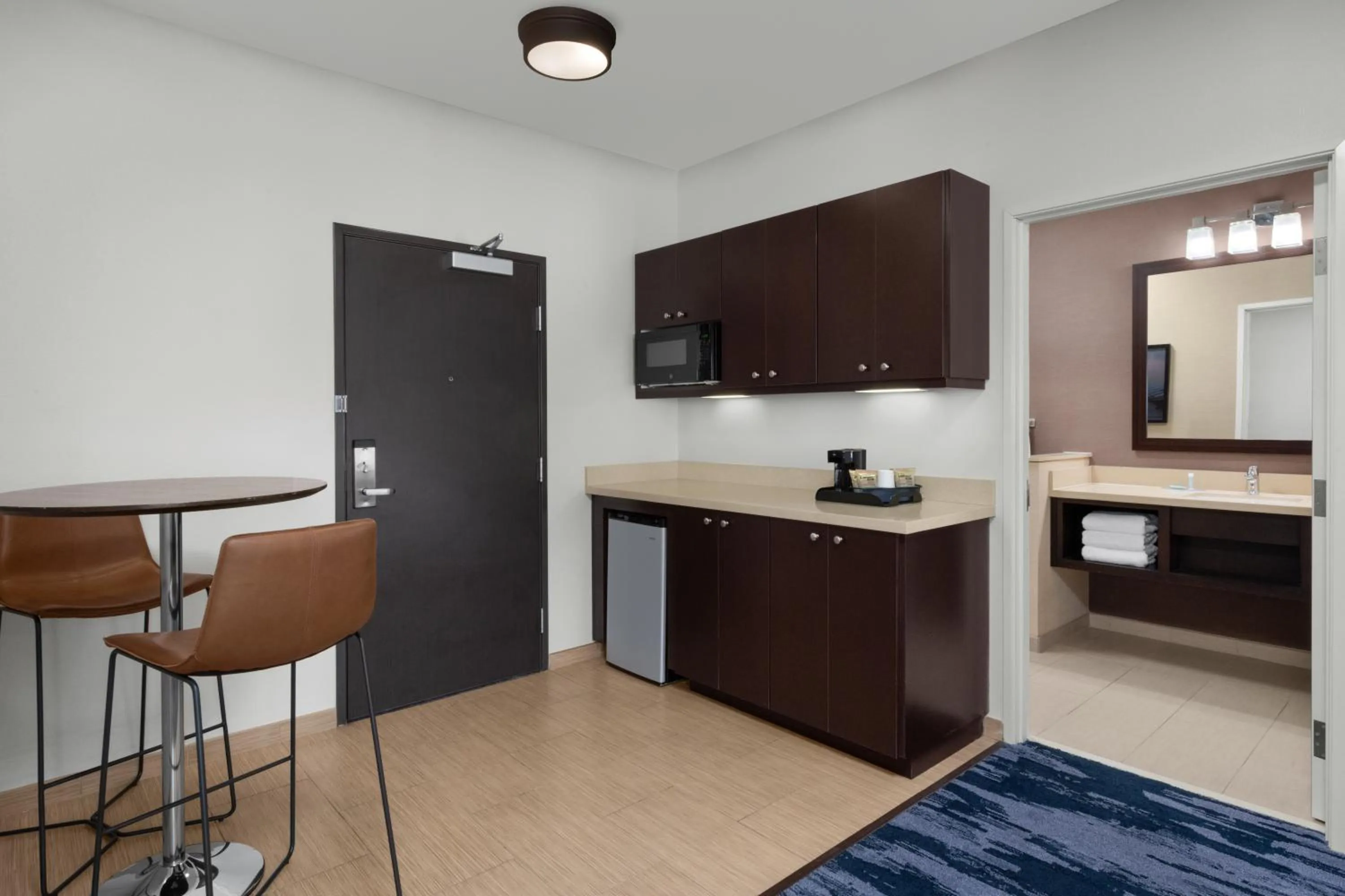 kitchen in Fairfield Inn & Suites Riverside Corona/Norco