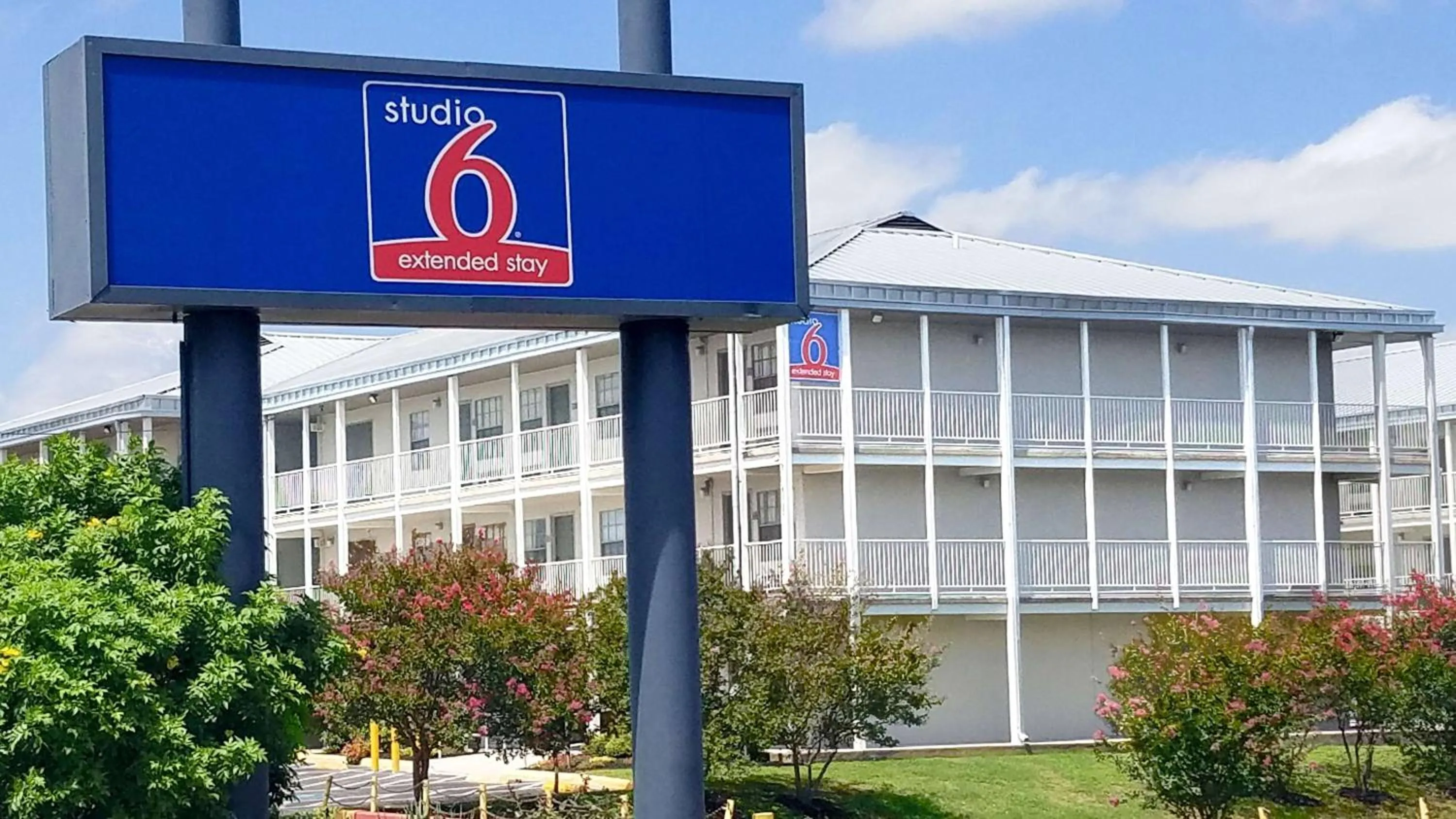 Property building in Studio 6-San Antonio, TX - Lackland AFB